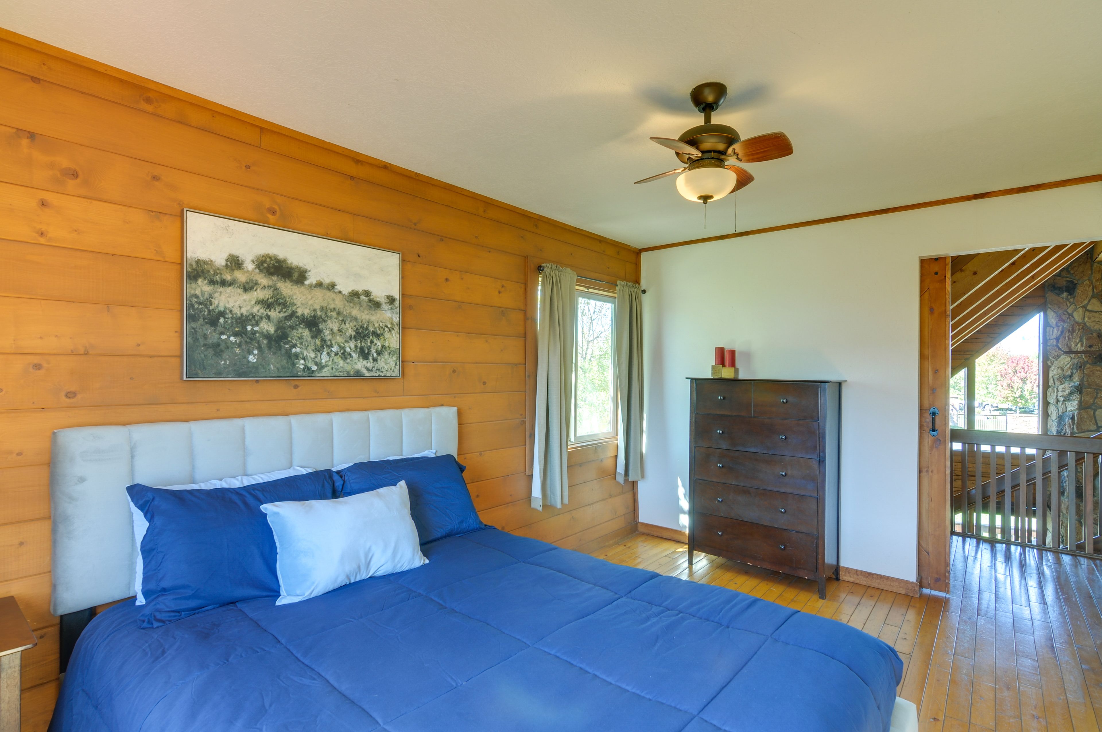 Bedroom 2 | 2nd Floor | Queen Bed