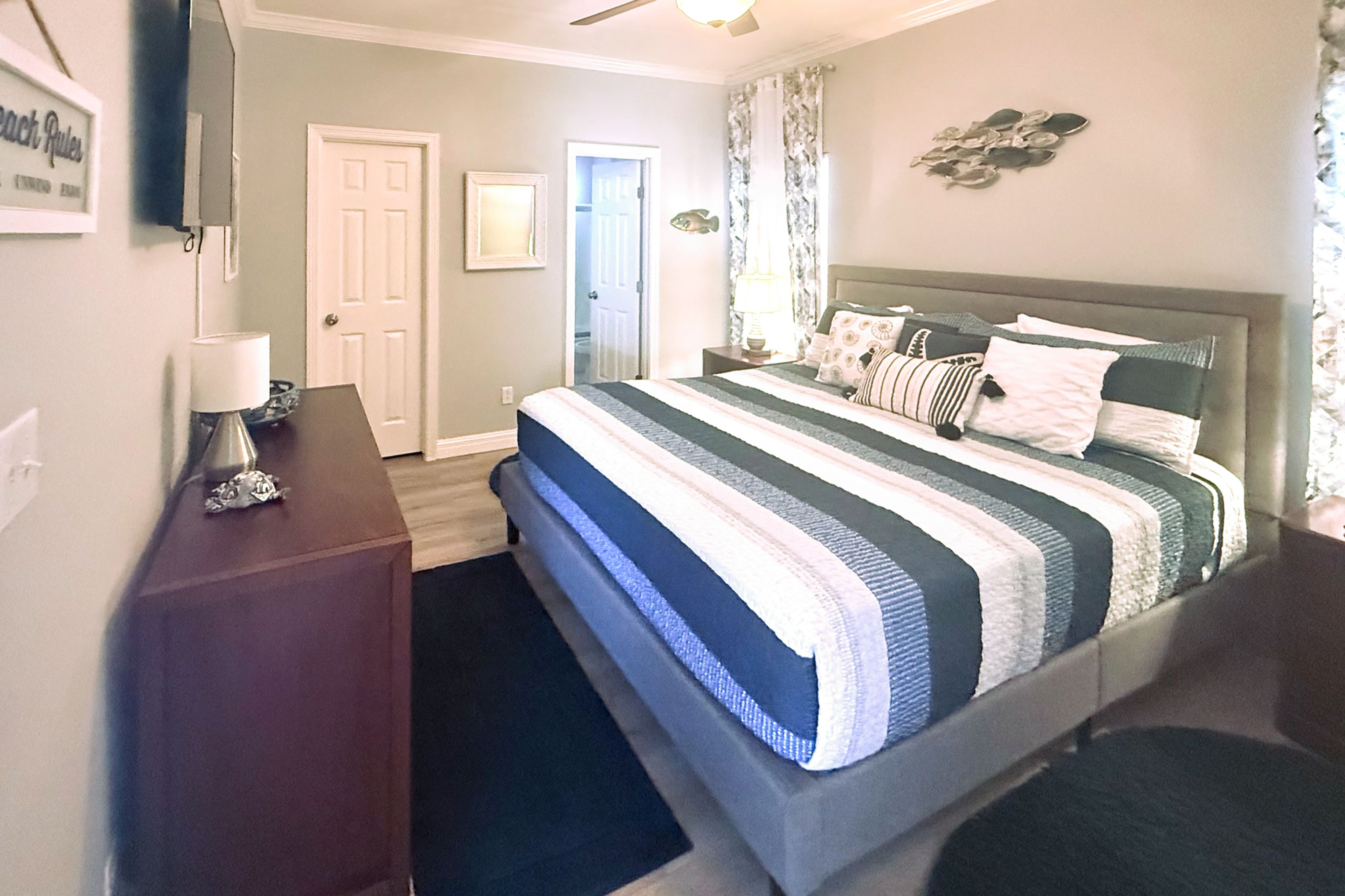 Bedroom 1 | King Bed