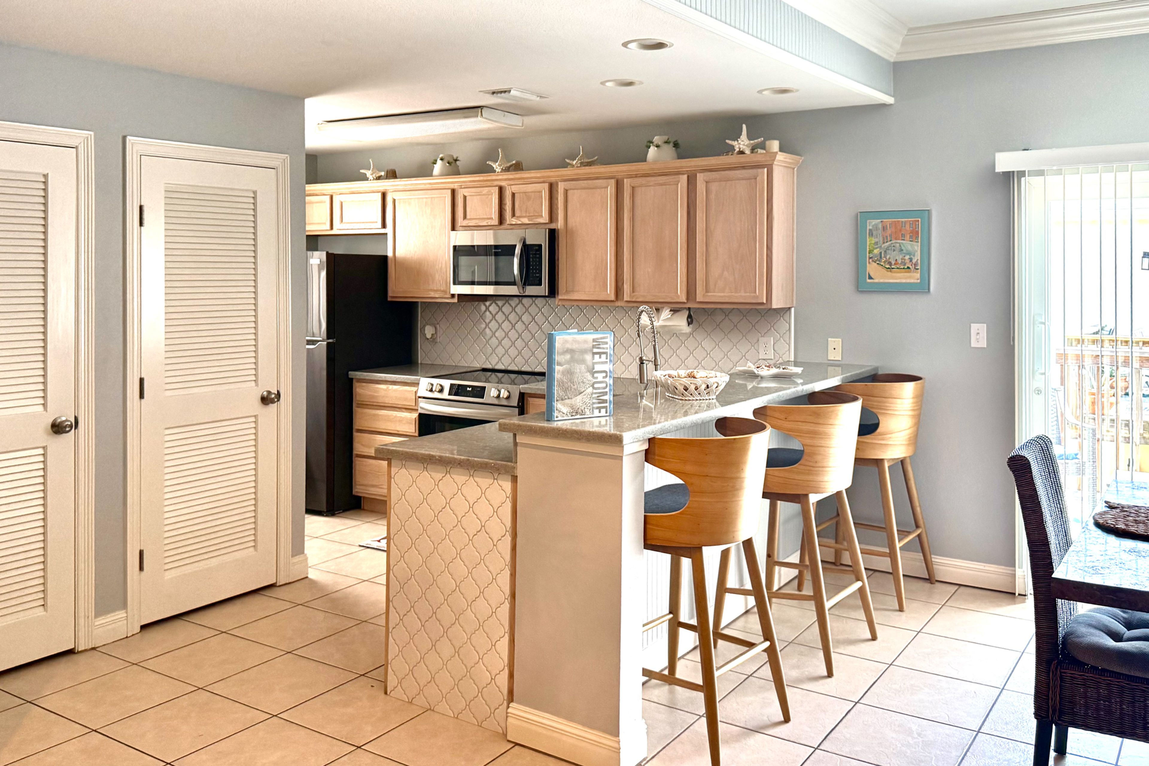 Kitchen | Fully Equipped w/ Cooking Basics