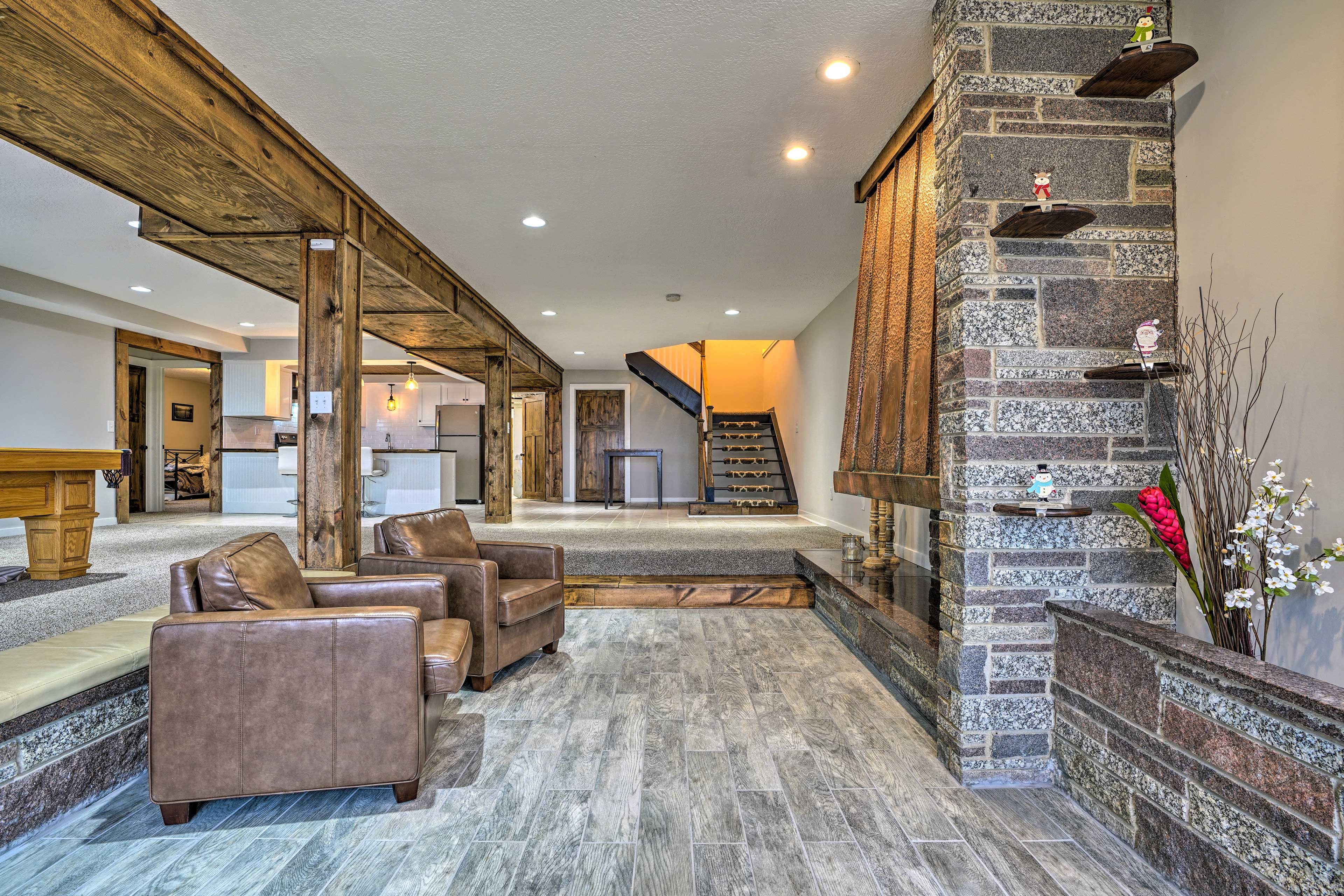 Living Room | Lower Level | Free WiFi