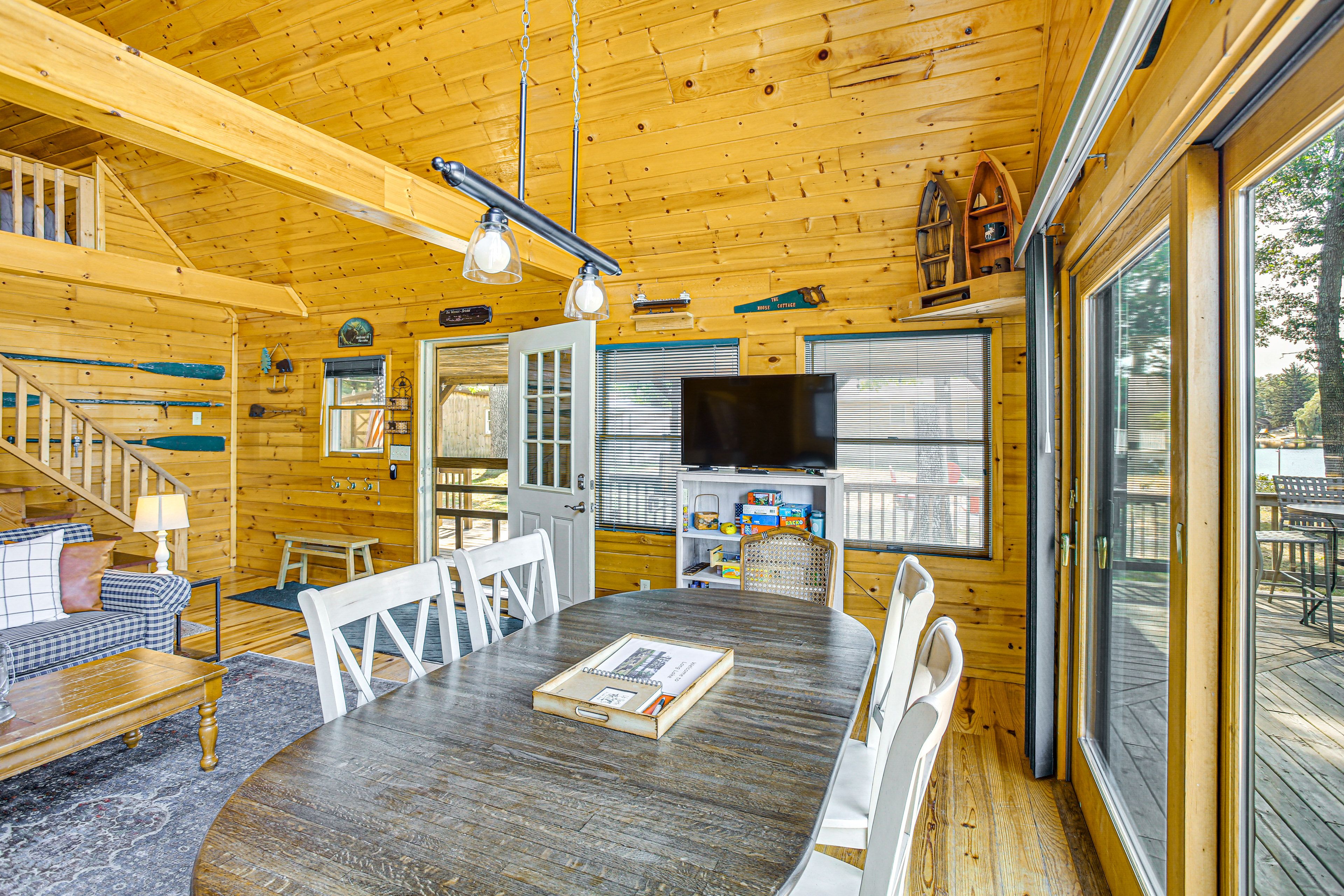 Dining Area | Dining Table | Dishware/Flatware