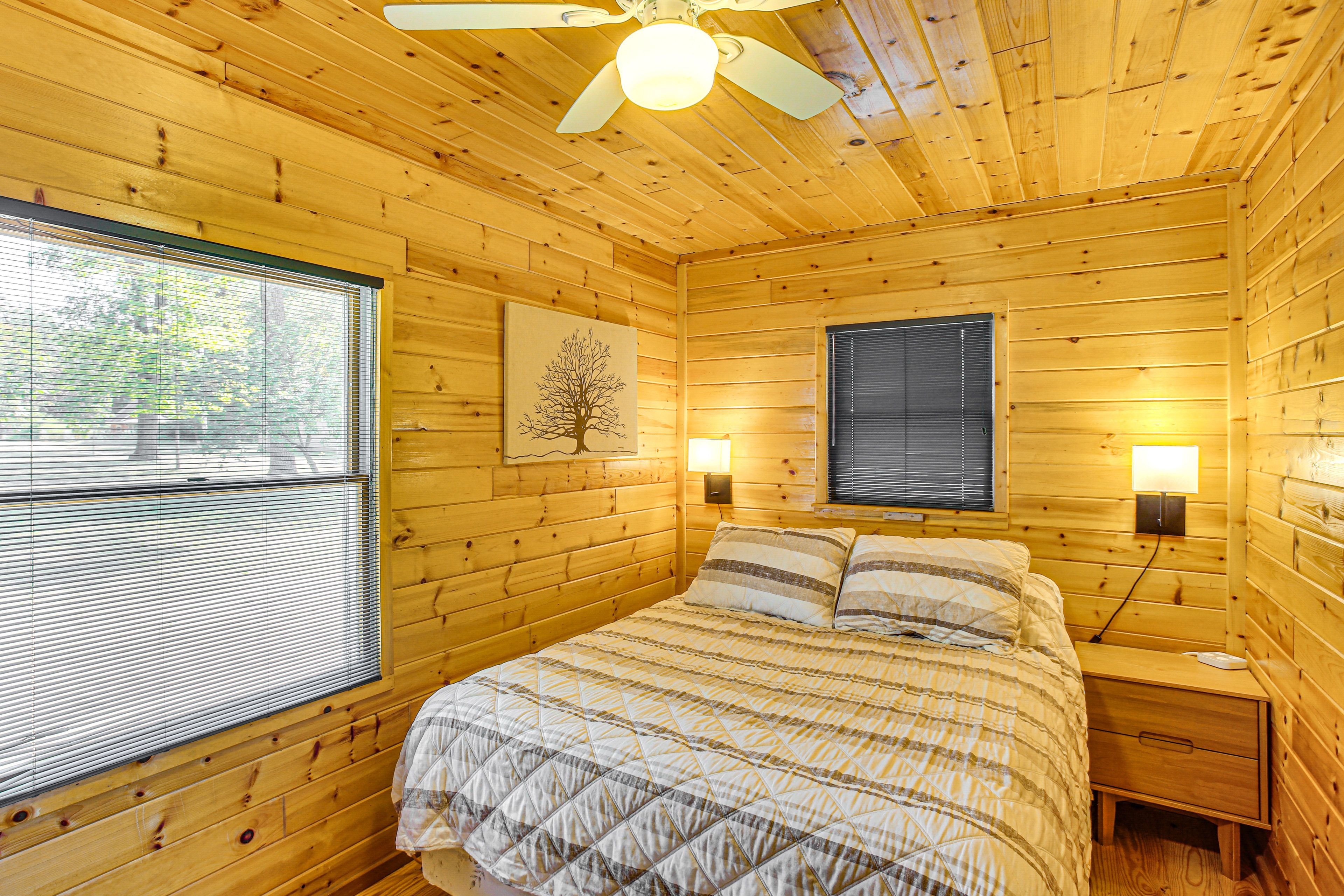 Bedroom 2 | Queen Bed | First Floor