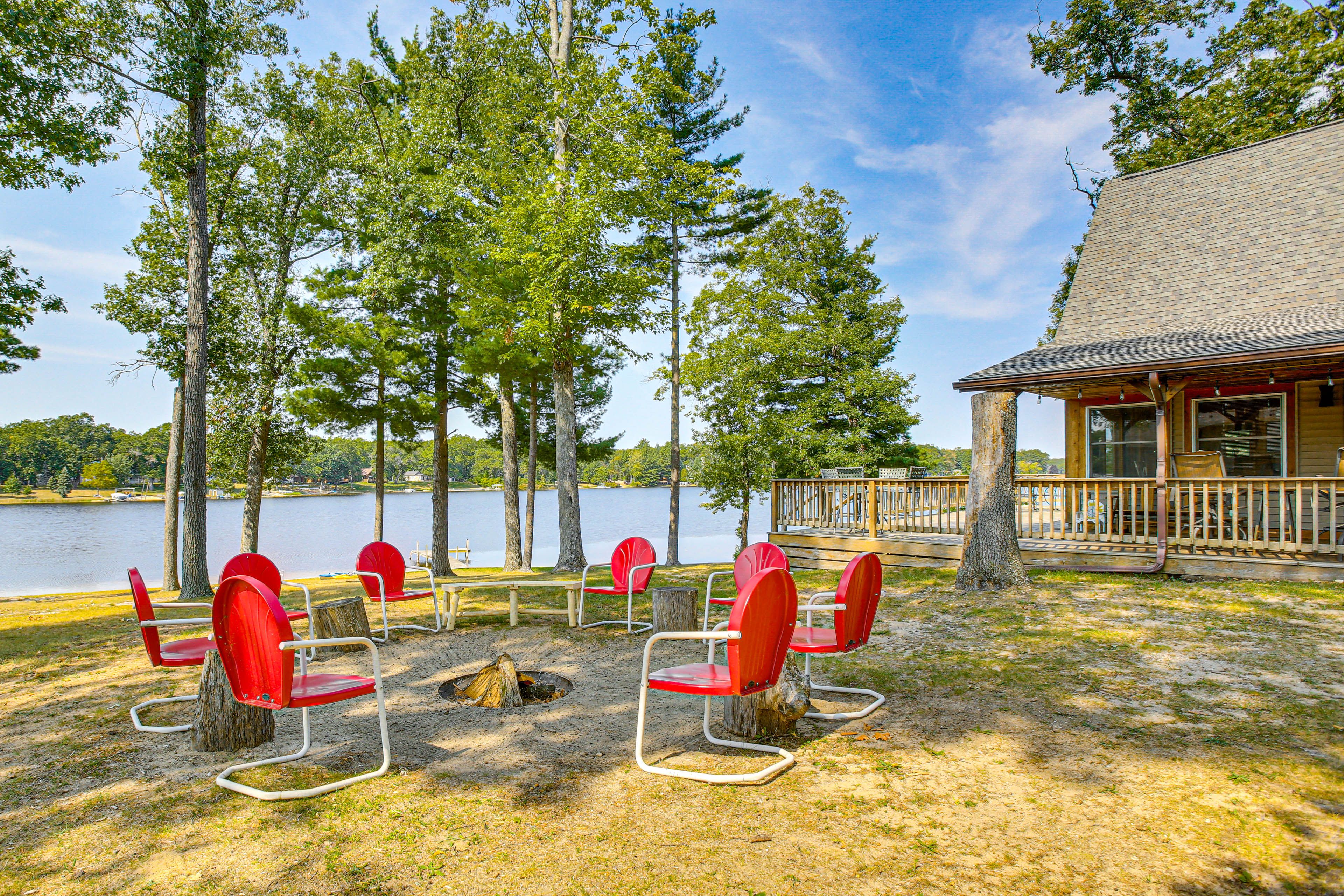 Private Yard | Lakefront | Dock/Boat Slip | Gas Grill