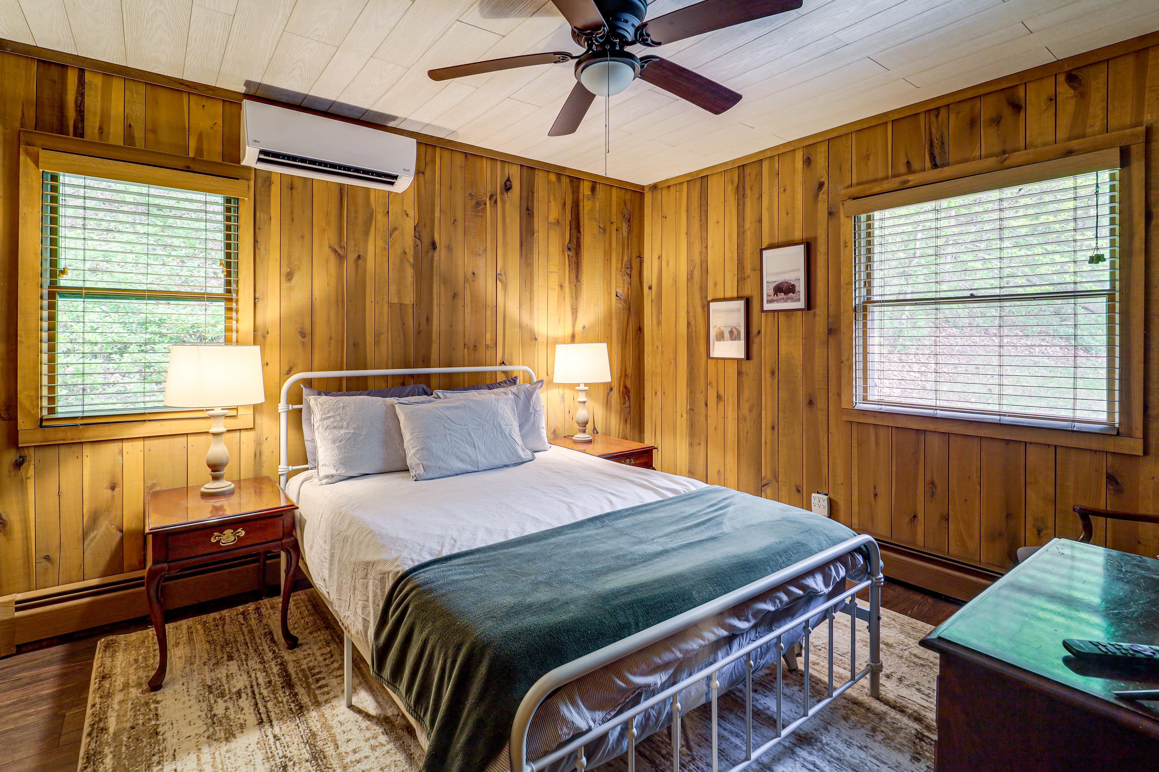 Bedroom 3 | Queen Bed | 1st Floor