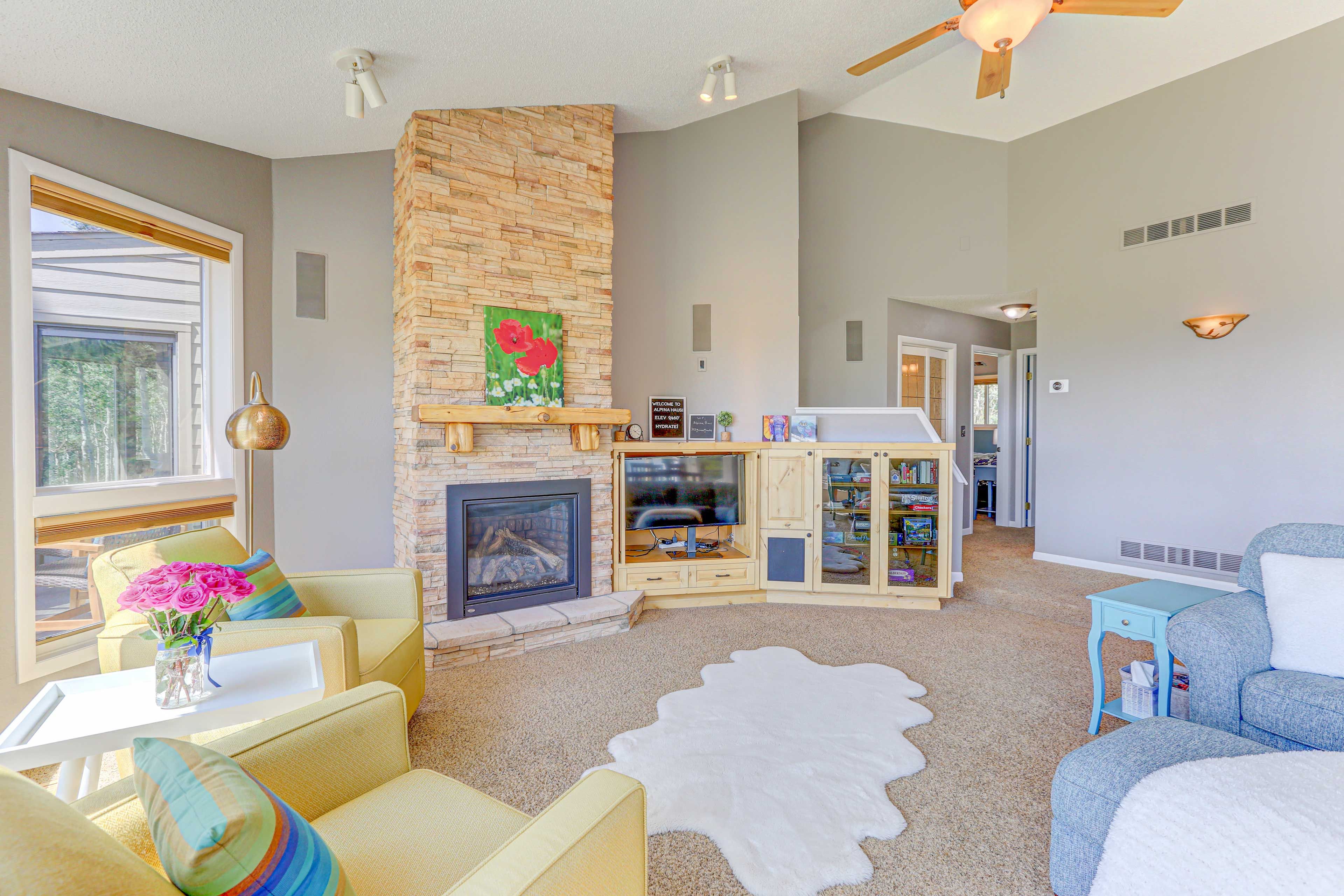 Living Area | Smart TV