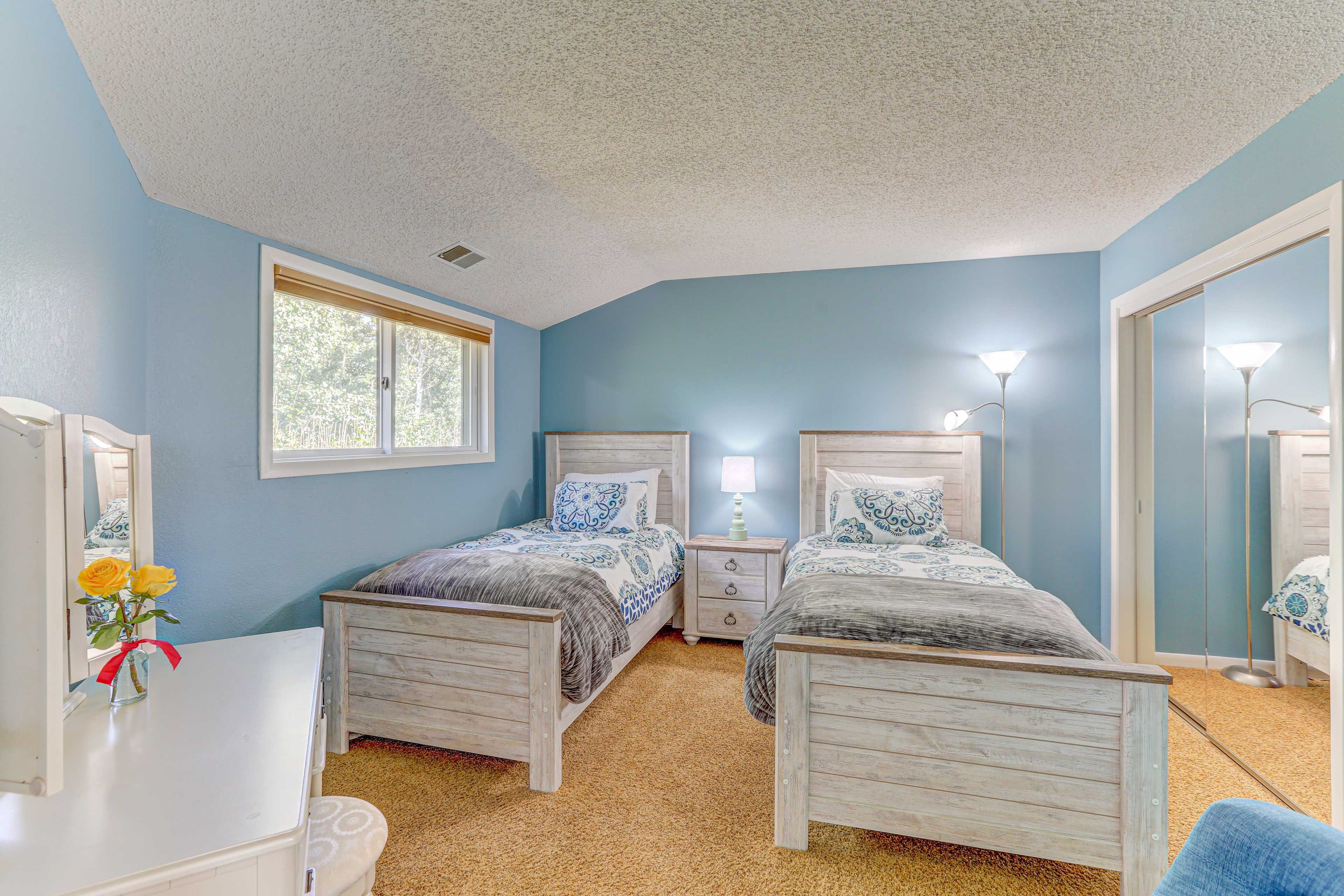 Office | 2 Twin Beds