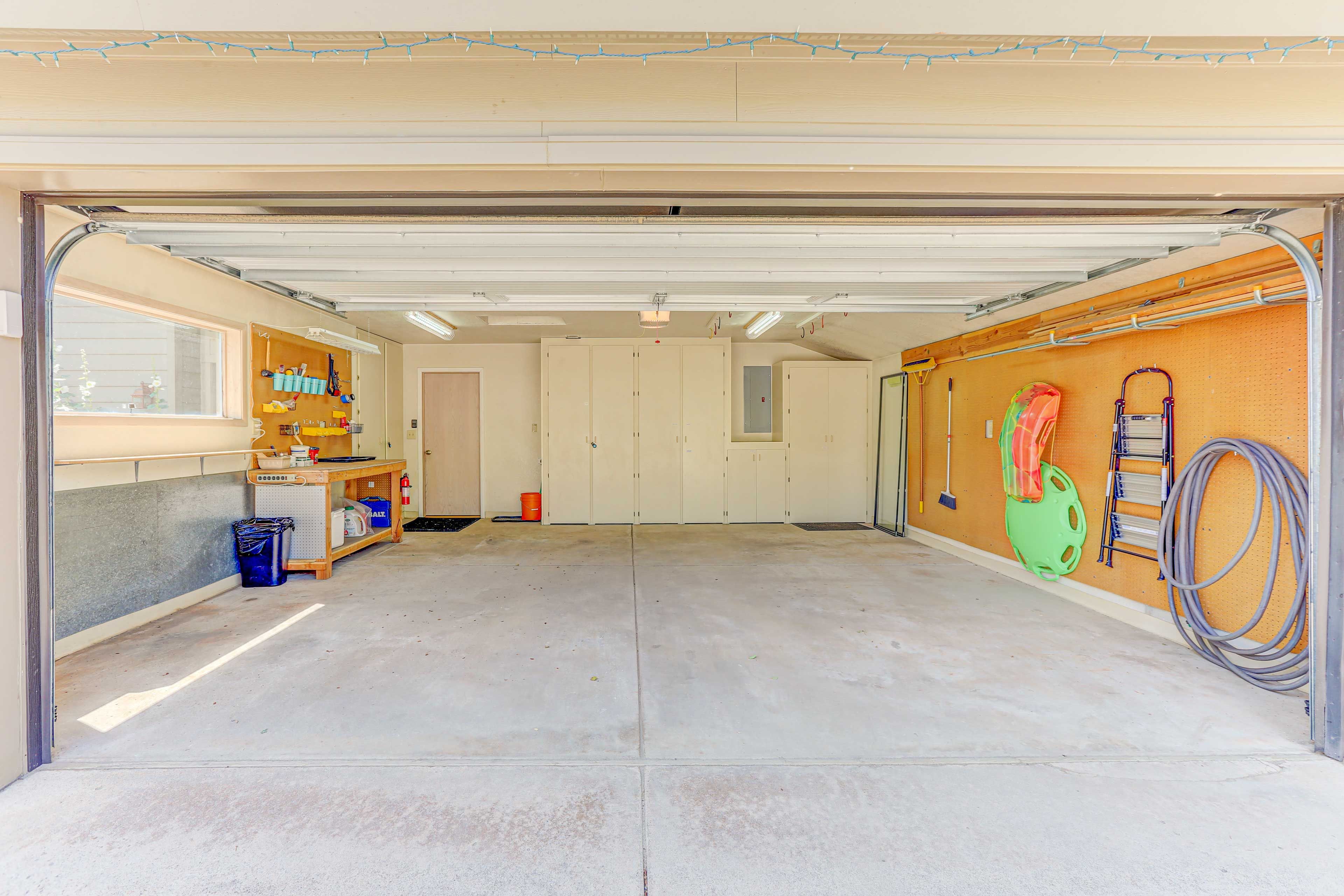 Parking | Heated Garage (2 Vehicles) | Driveway (2 Vehicles)