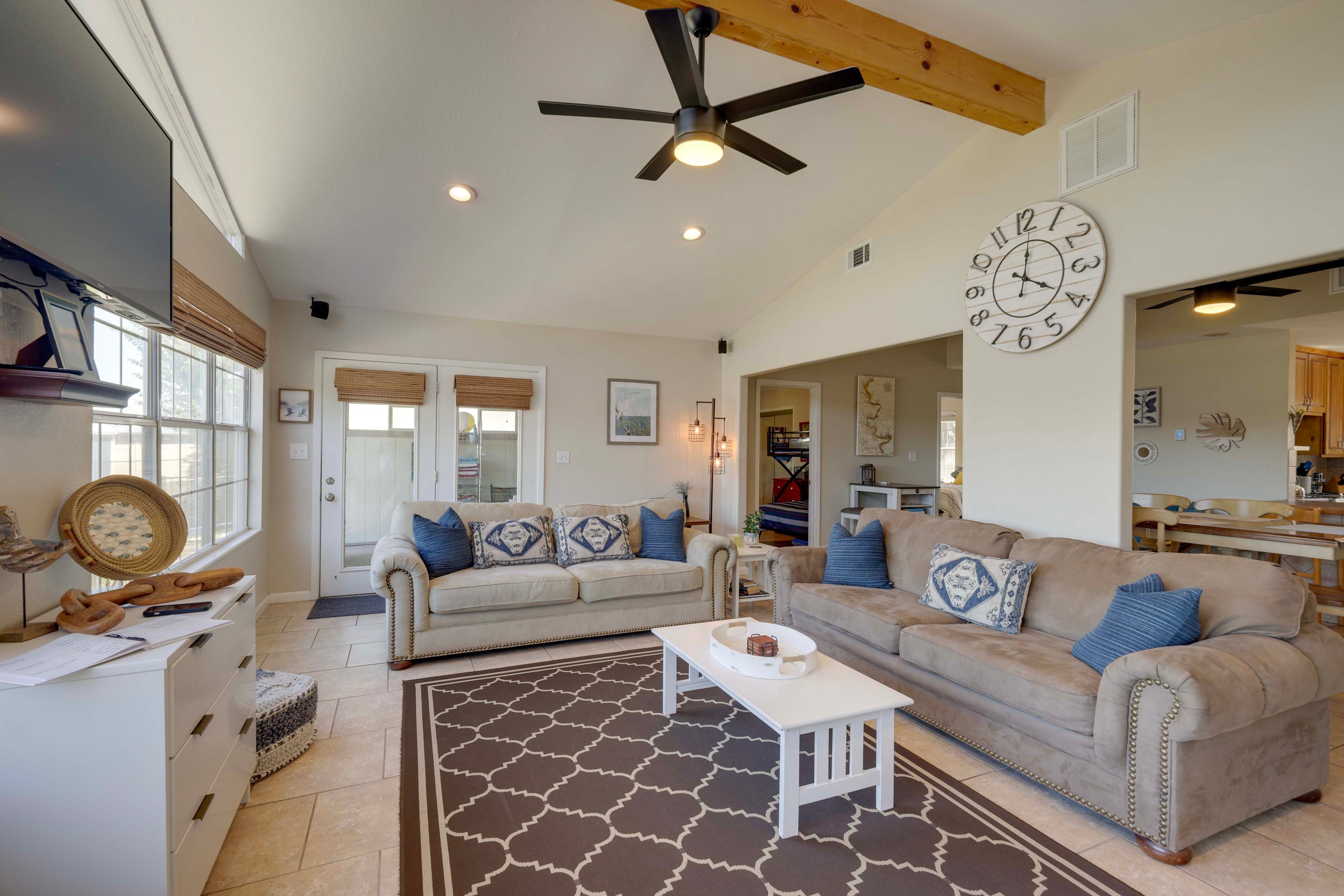 Living Room | Smart TV | Lake Granbury Views