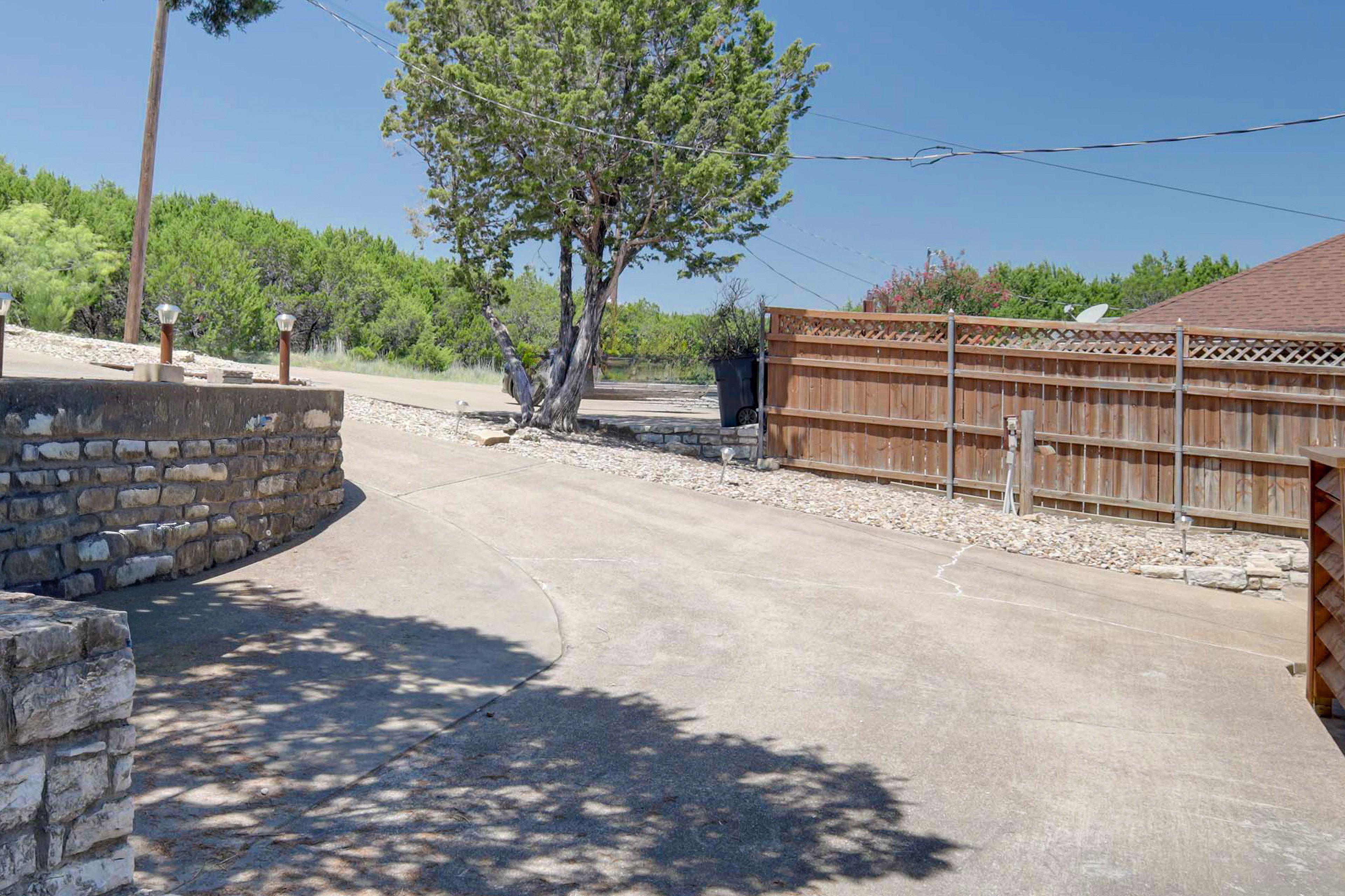 Parking | Driveway (4 Vehicles)