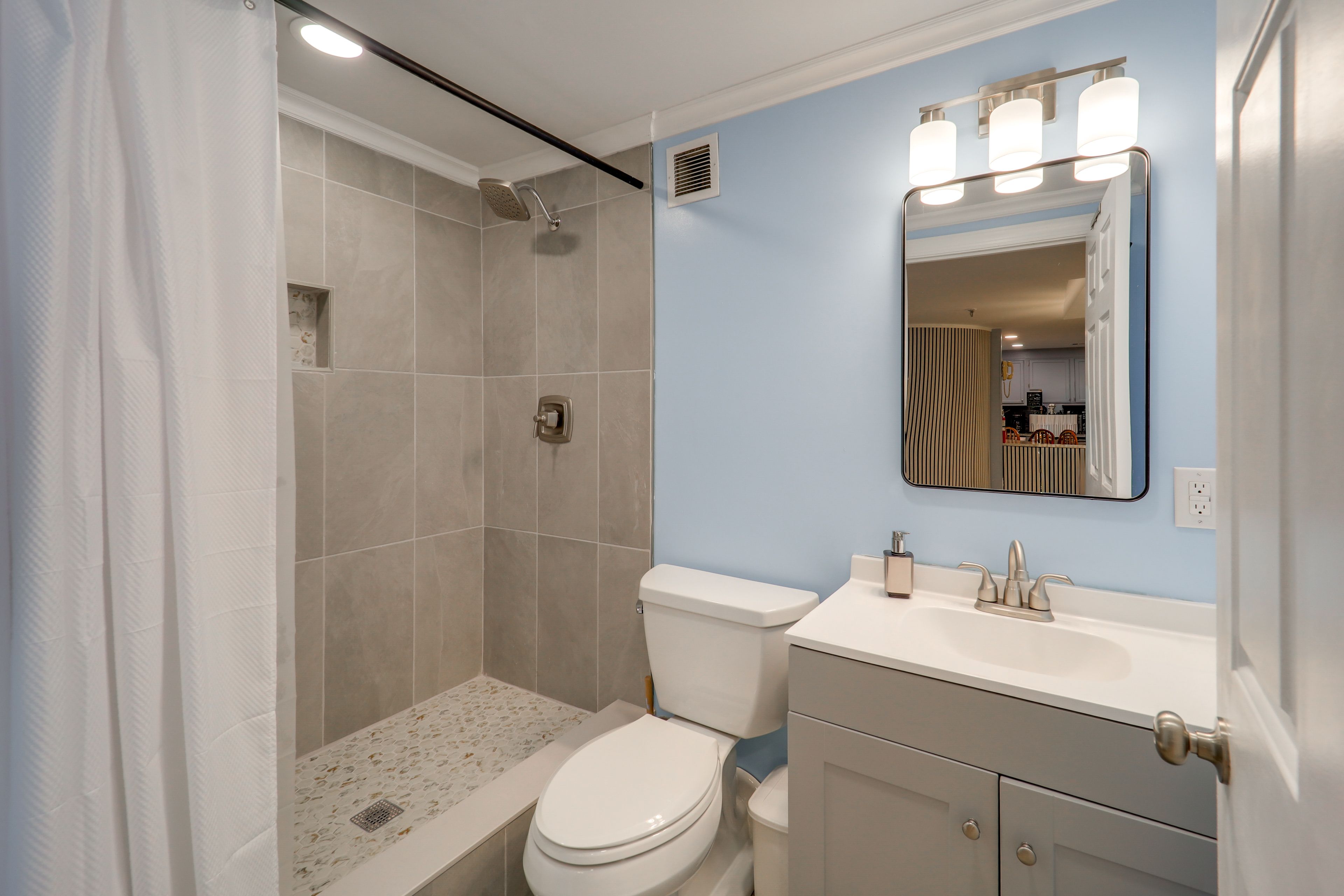 En-Suite Bathroom | Towels Provided