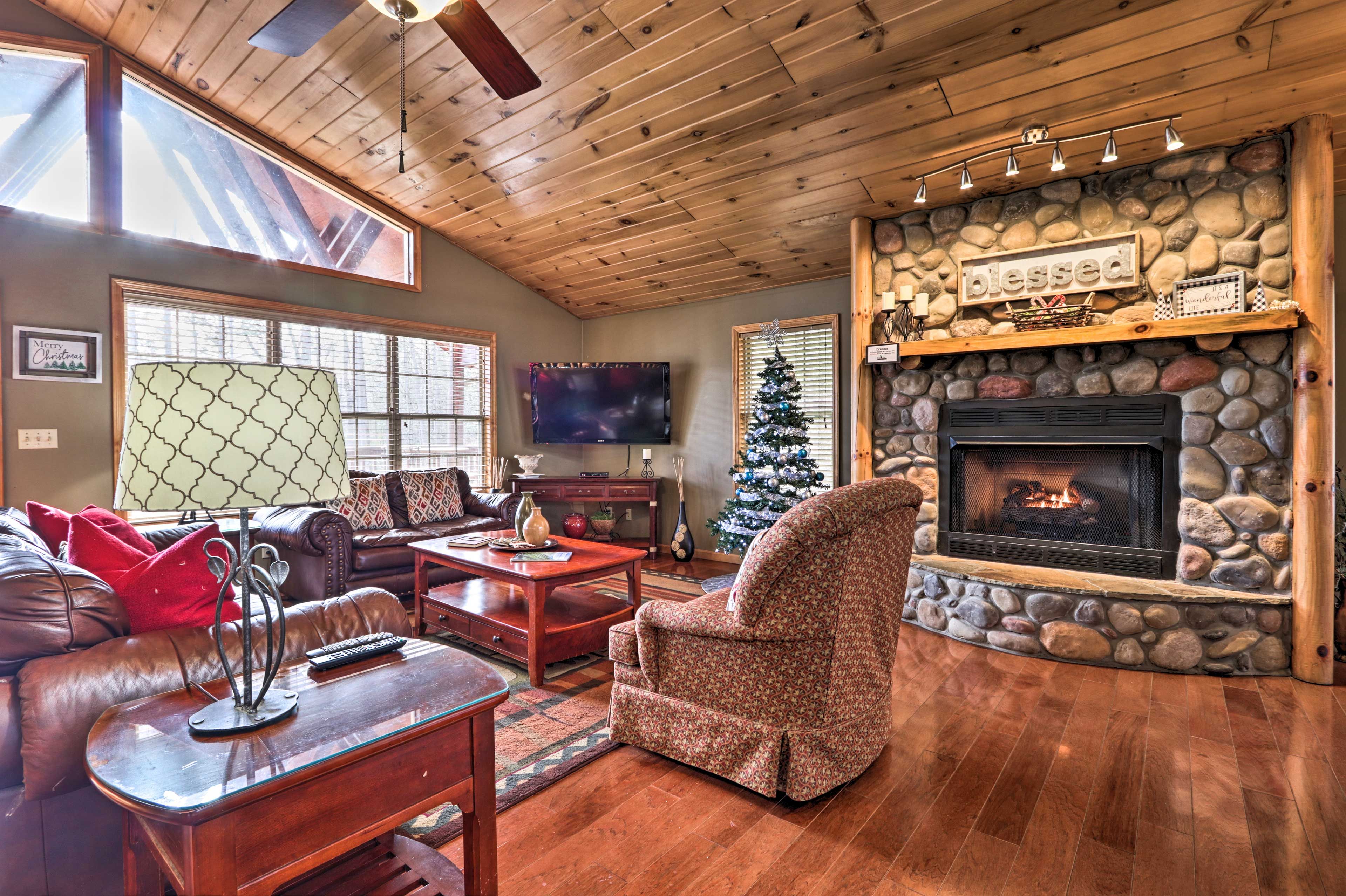 Living Room | Gas Fireplace