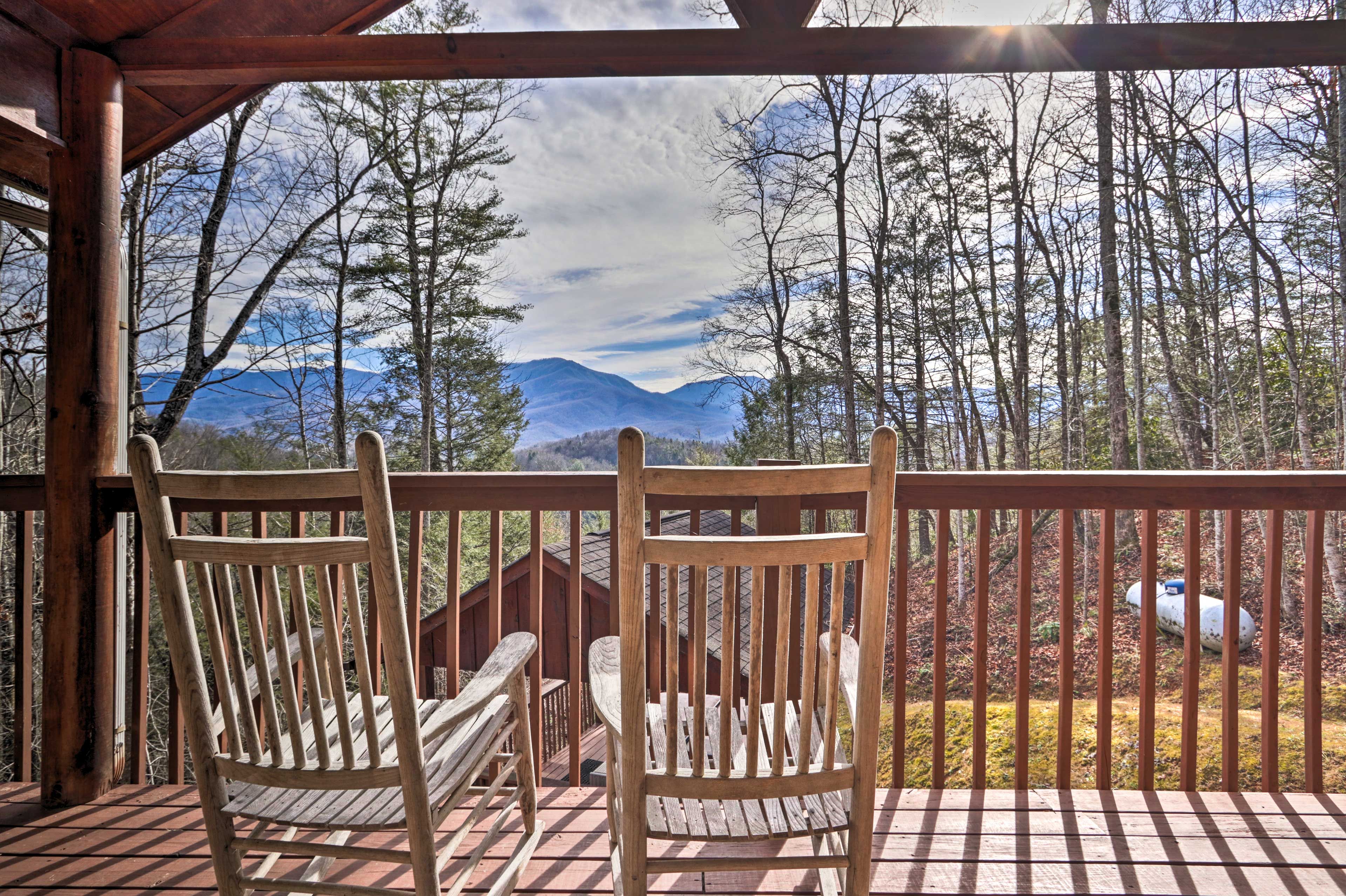 Covered Deck | Mountain Views