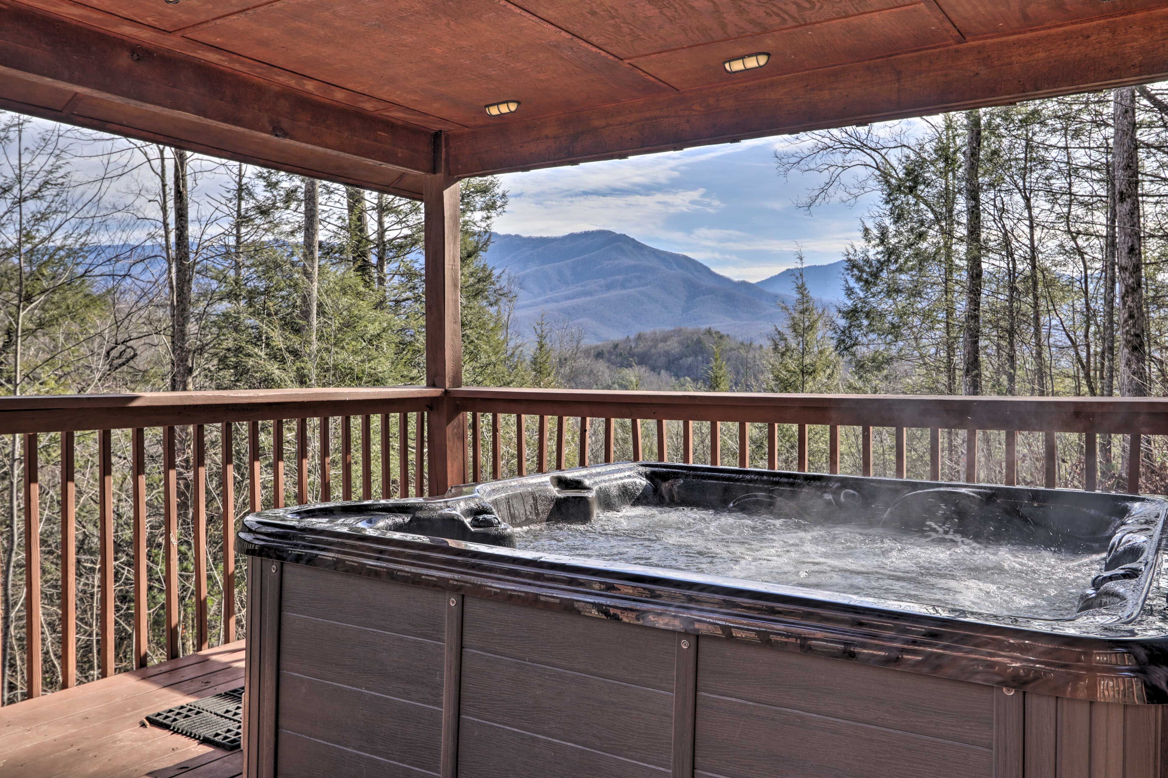 Sevierville Vacation Rental | 2 Floors | 3 BR | 4 BA | 2,304 Sq Ft
