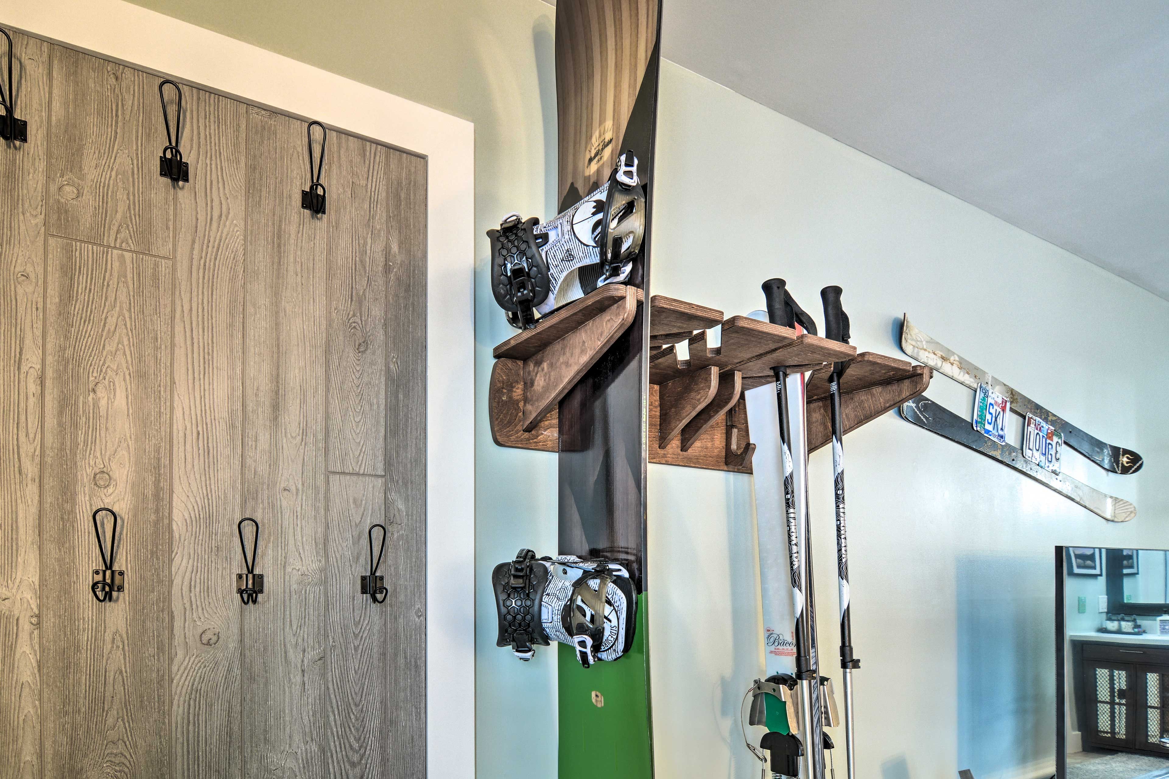 Snowboard/Ski Holder