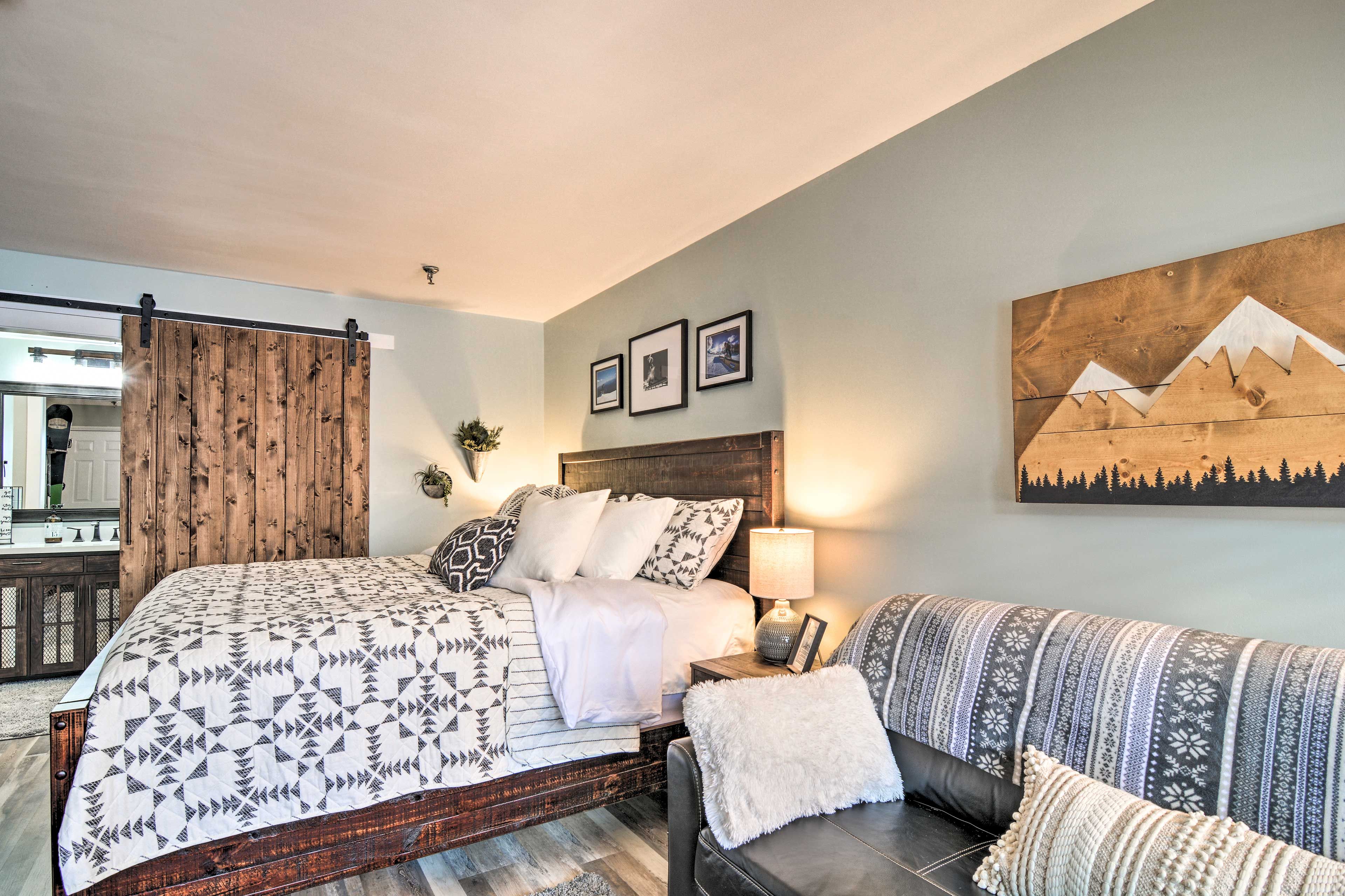 Studio | King Bed
