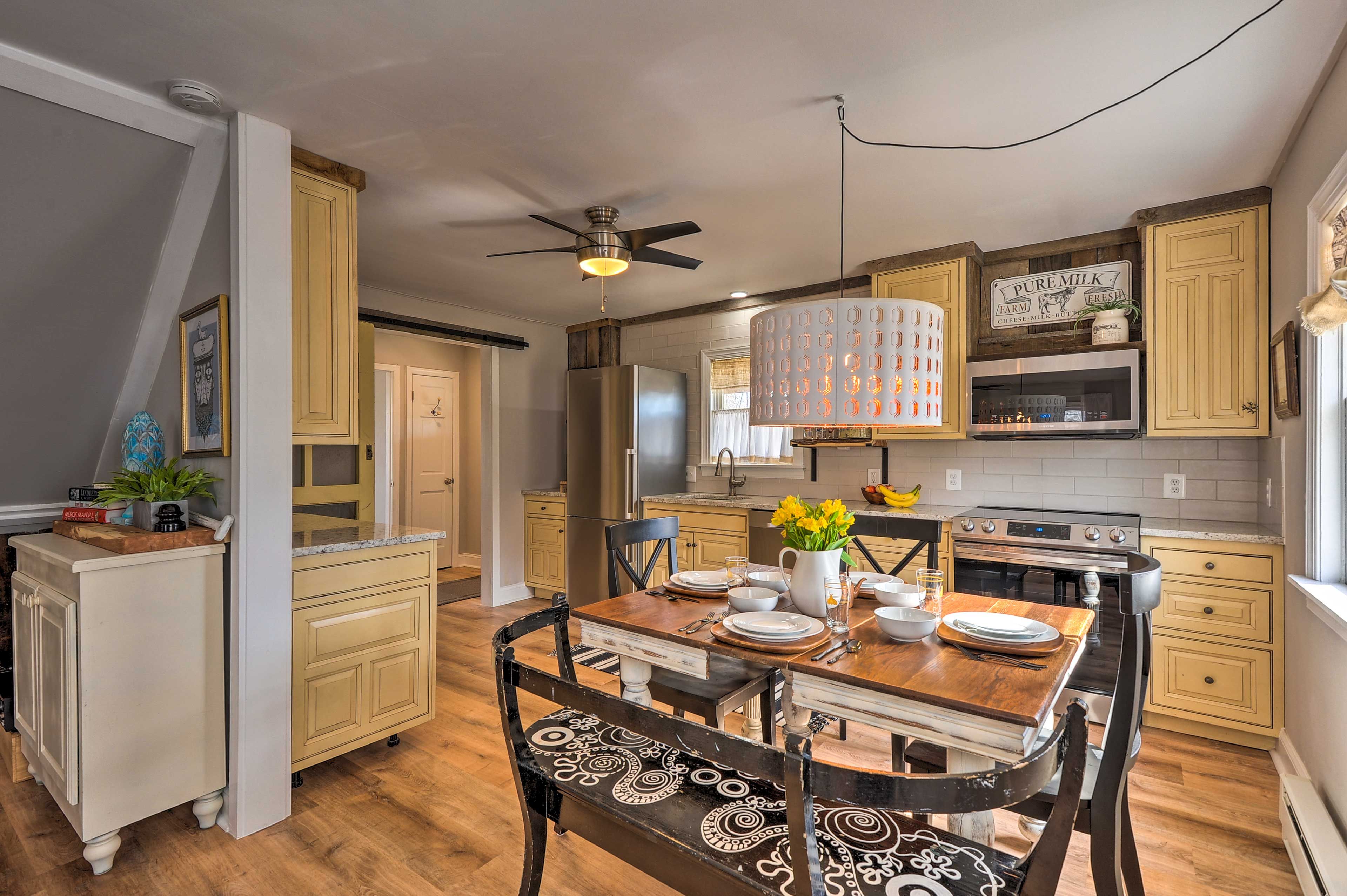 Dining Area | Dishware Provided