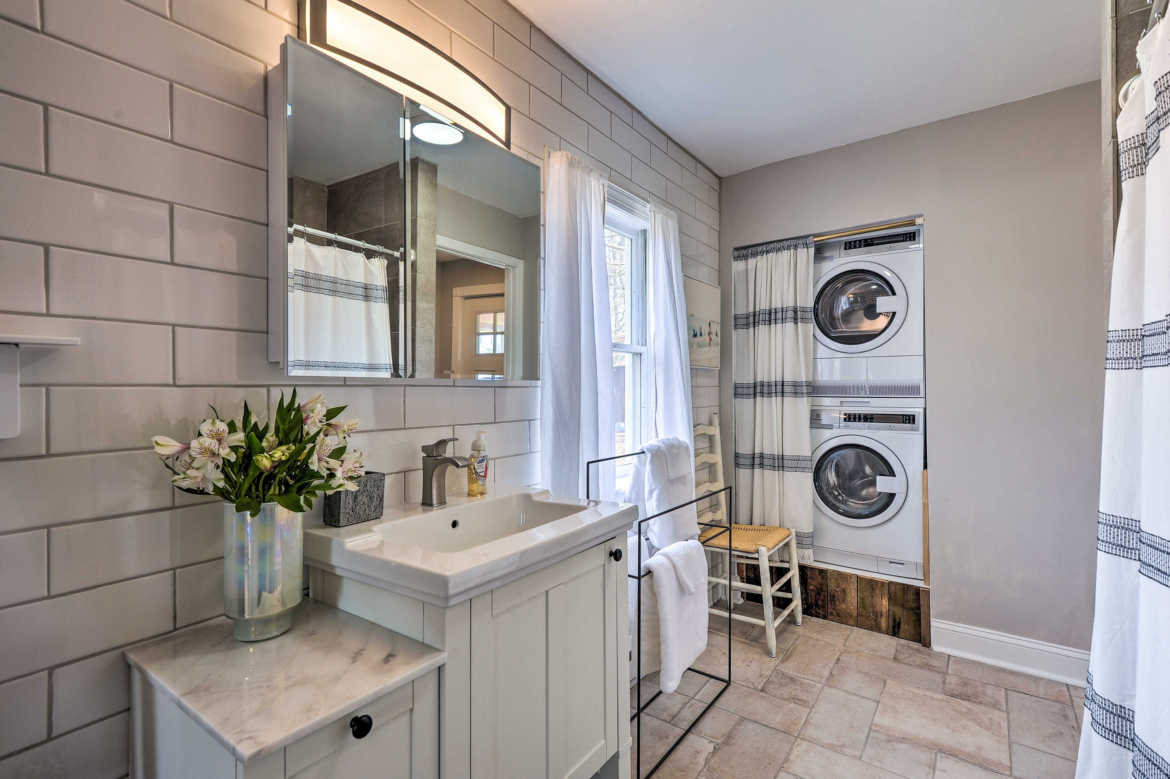 Full Bathroom | Towels Provided | In-Home Laundry