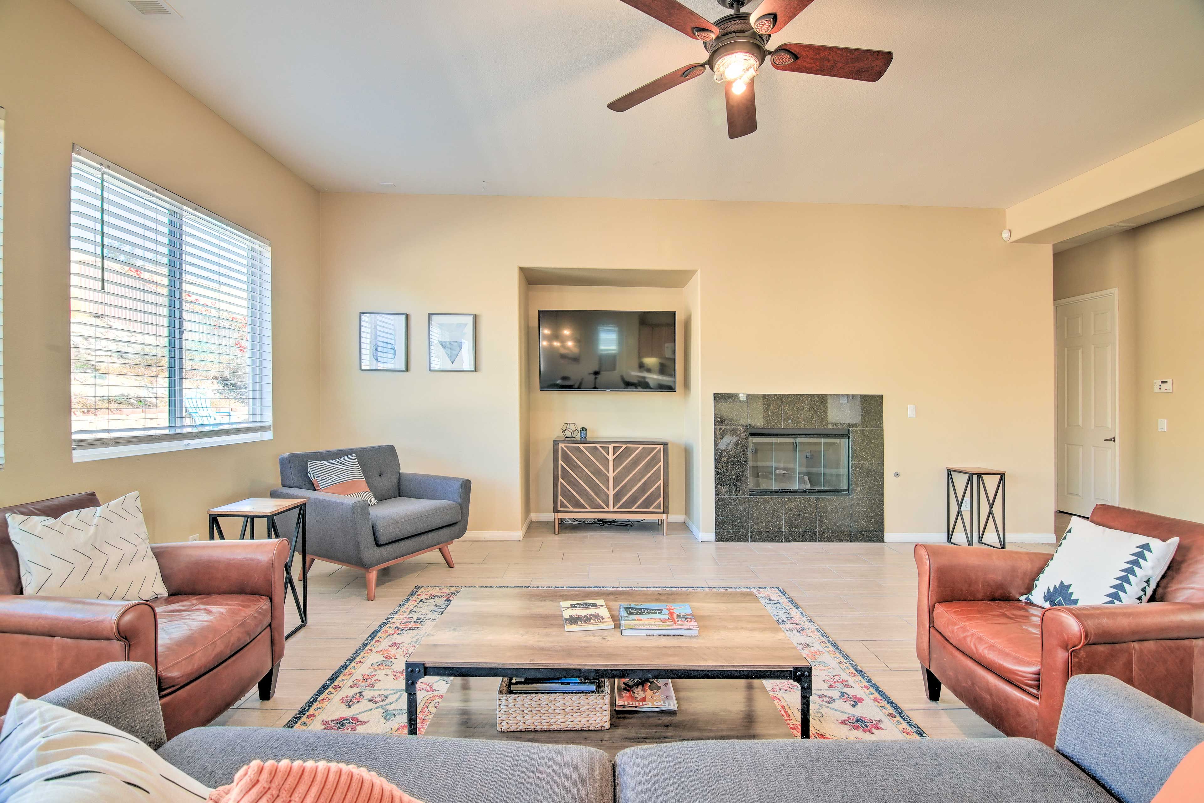 Living Room | Smart TV | Gas Fireplace