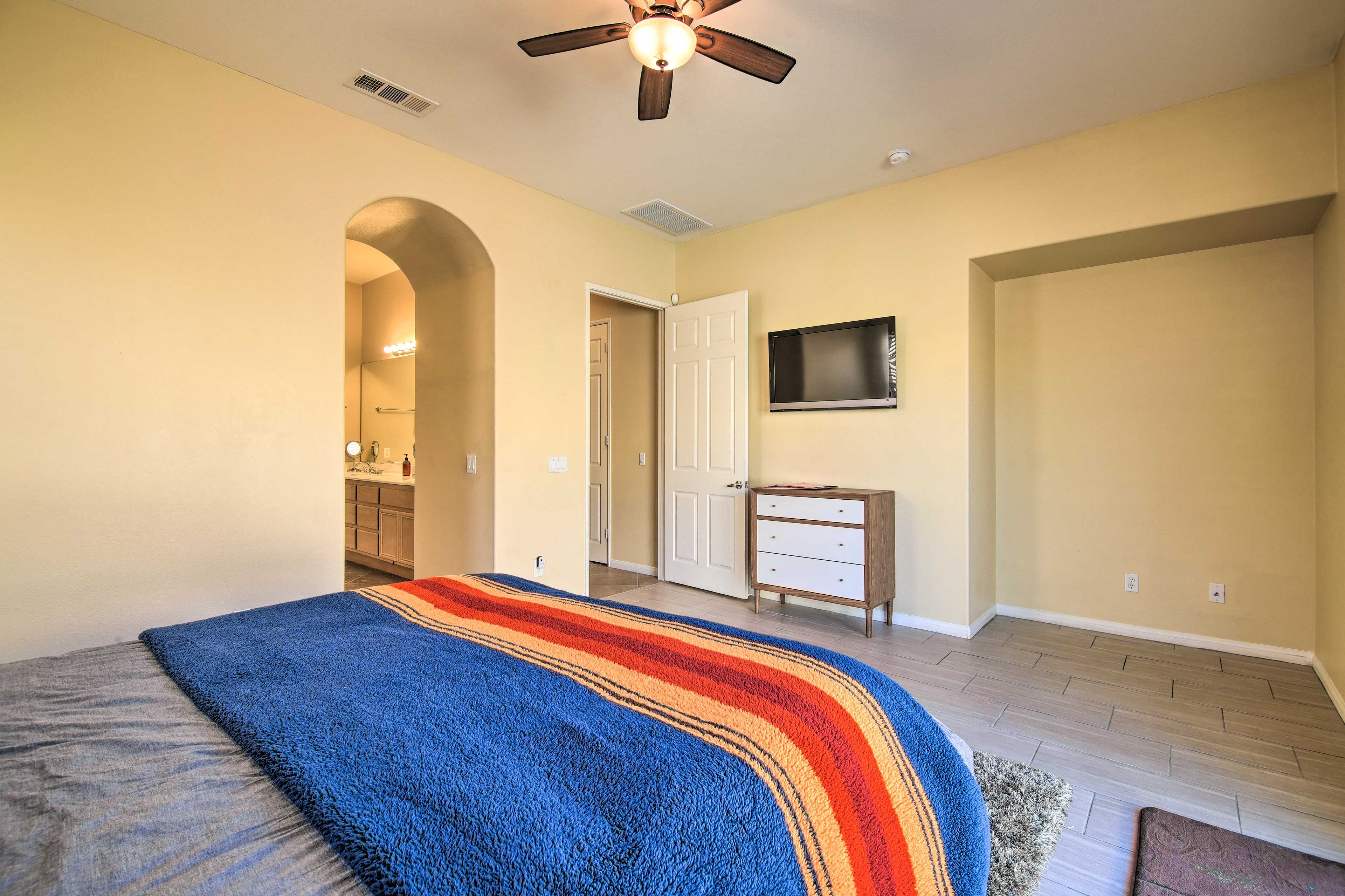 Bedroom 1 | Smart TV
