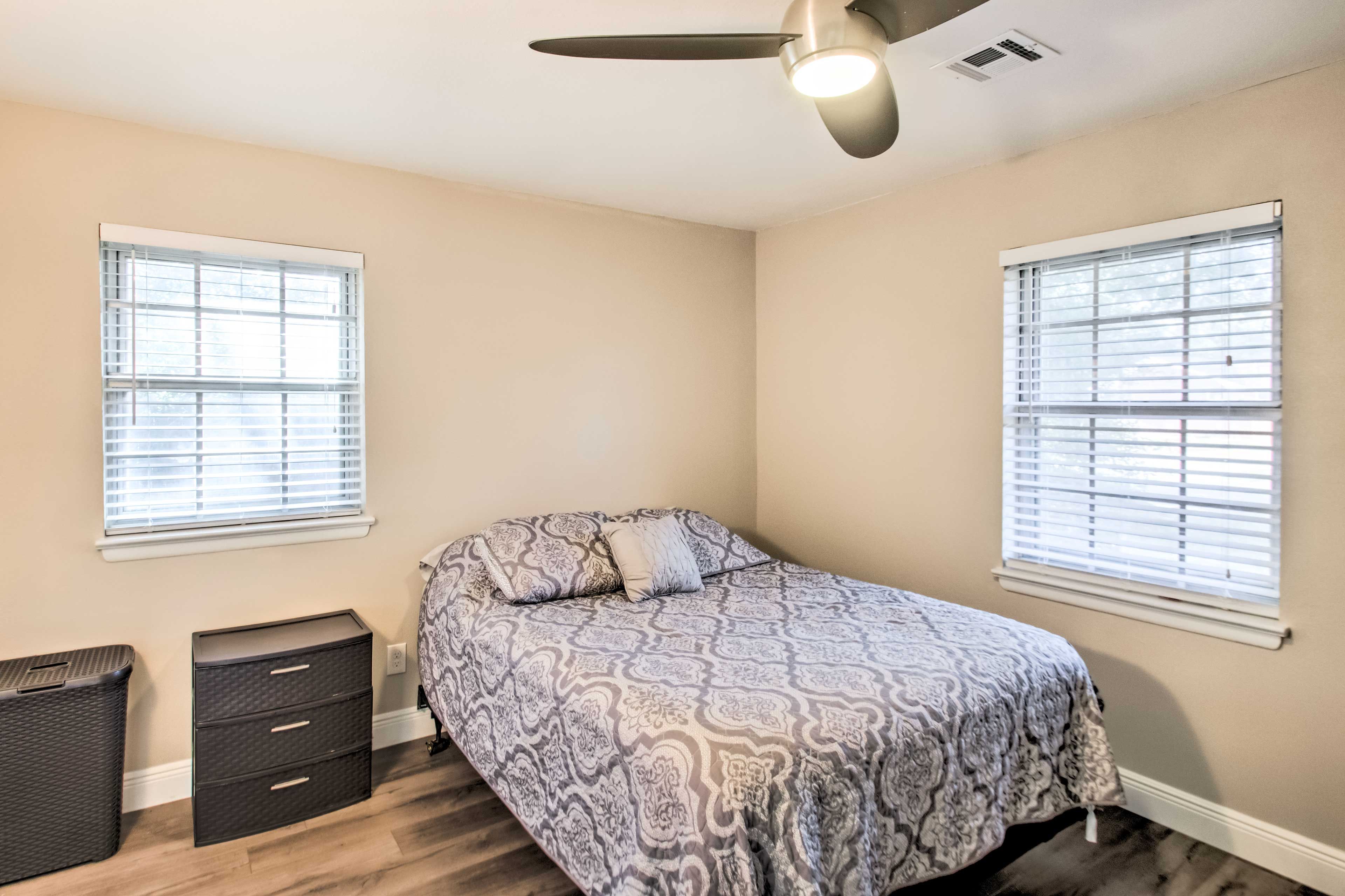 Bedroom 2 | Queen Bed