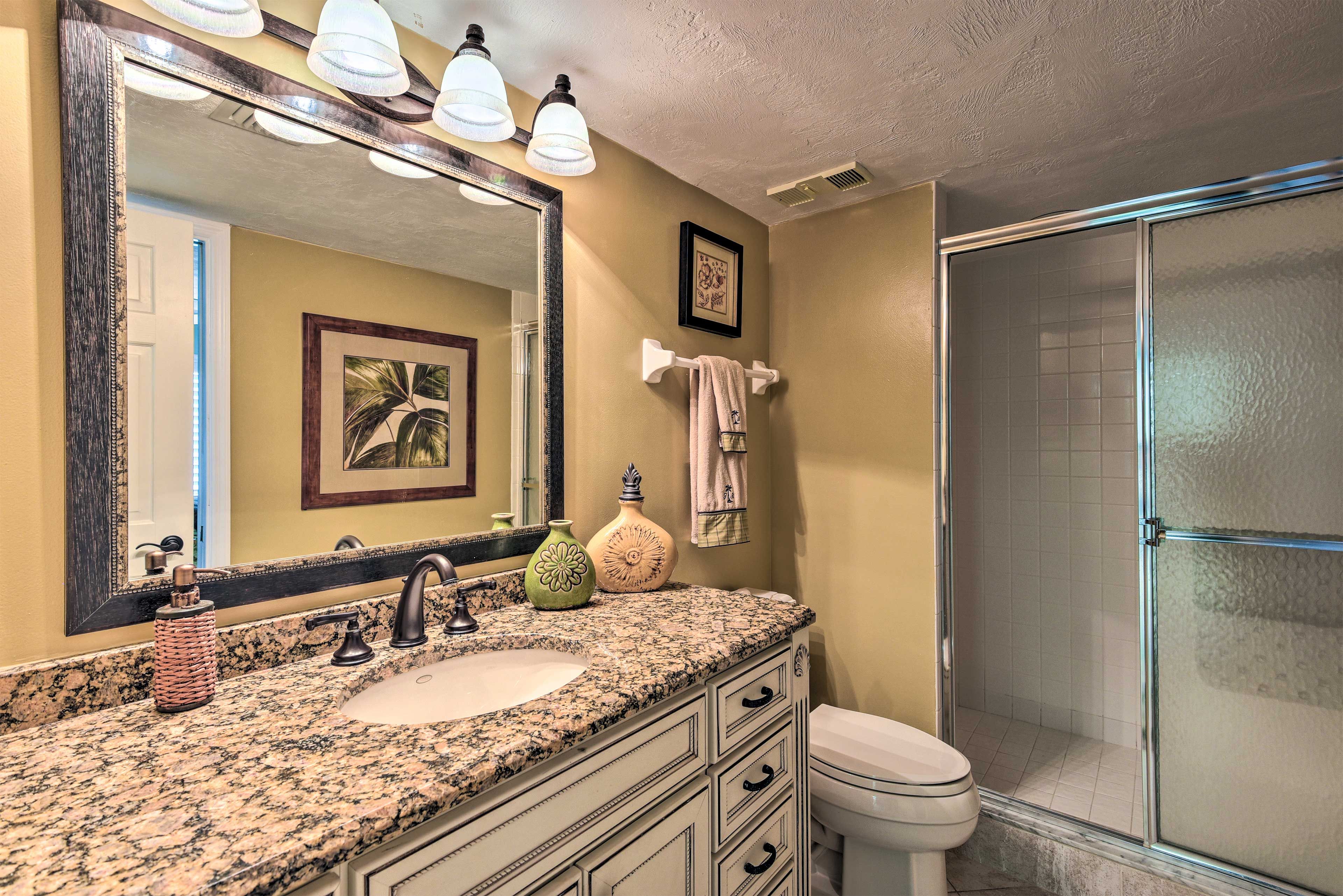 En-Suite Bath | Towels Provided | Complimentary Toiletries