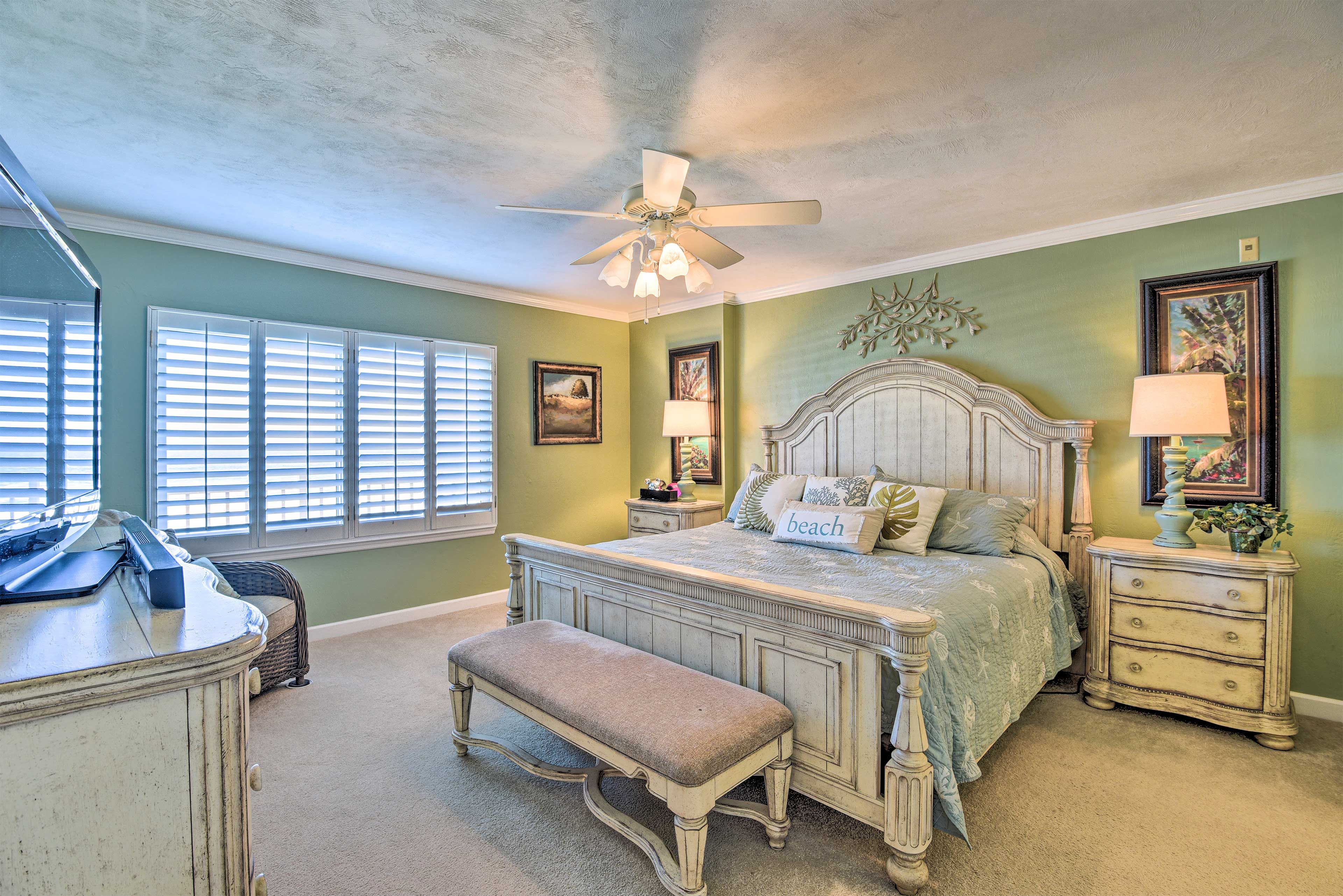 Bedroom 1 | King Bed | Step-Free Access