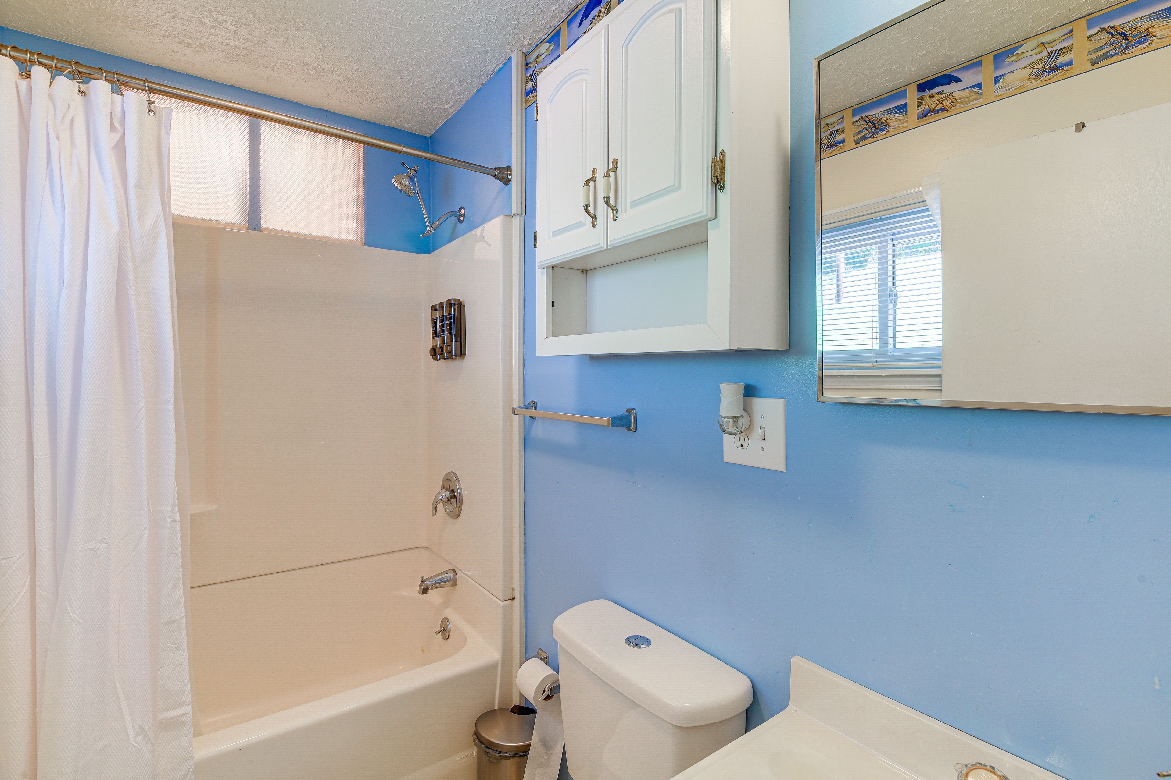 Full Bathroom | Linens & Towels Provided