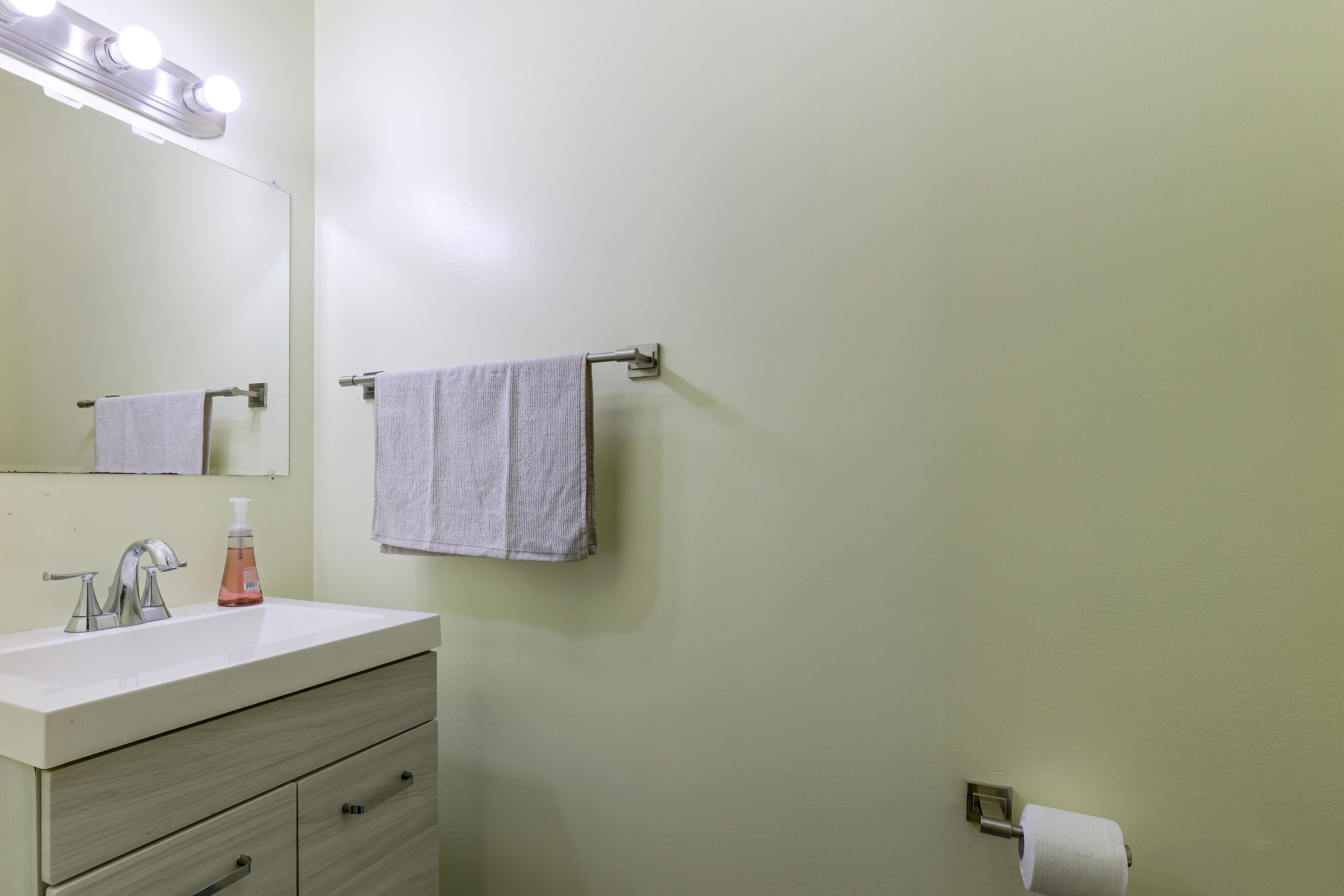Half Bathroom | 1st Floor