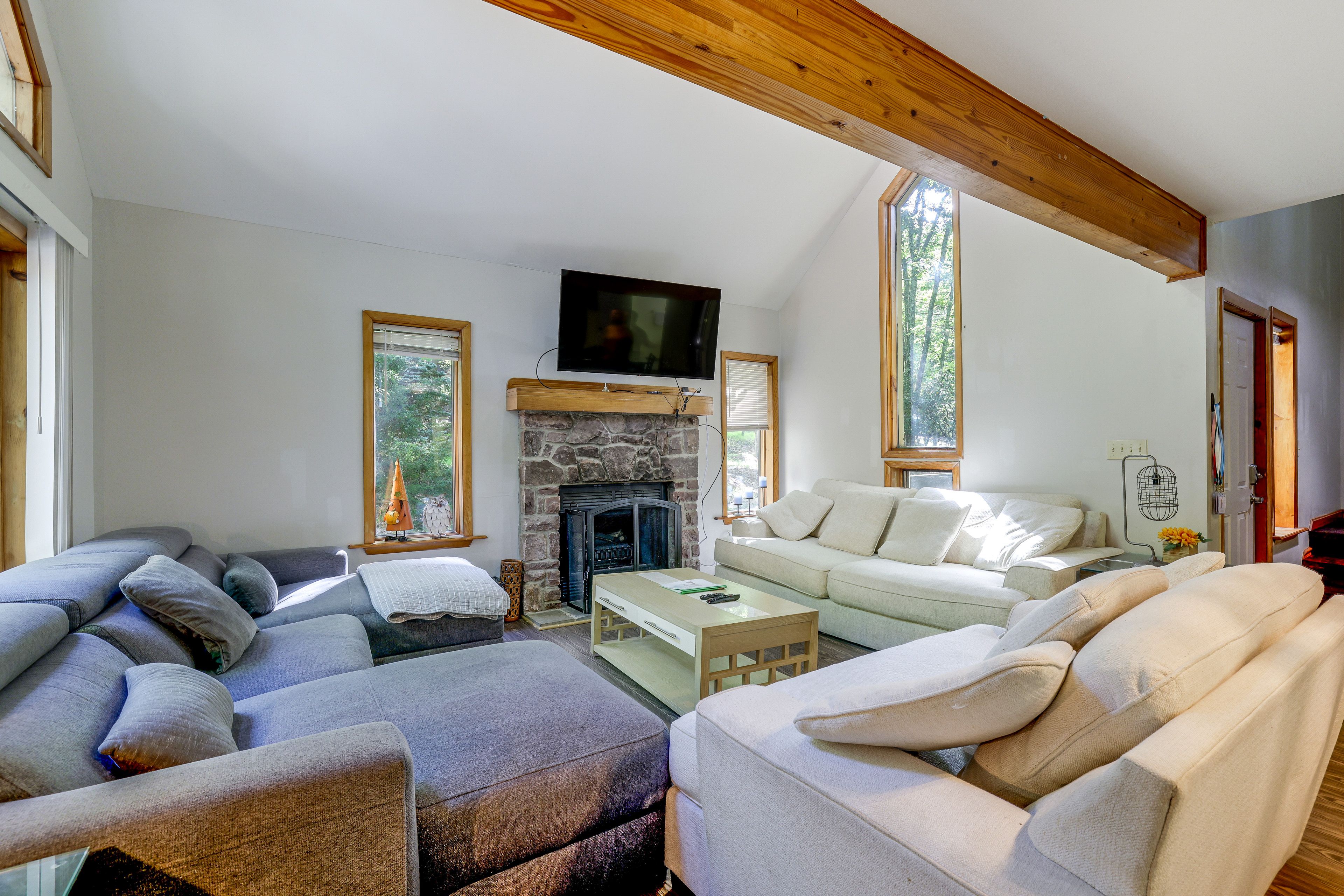 Living Room | 1st Floor | Sleeper Sofa | Free WiFi | Wall A/C & Heating Units
