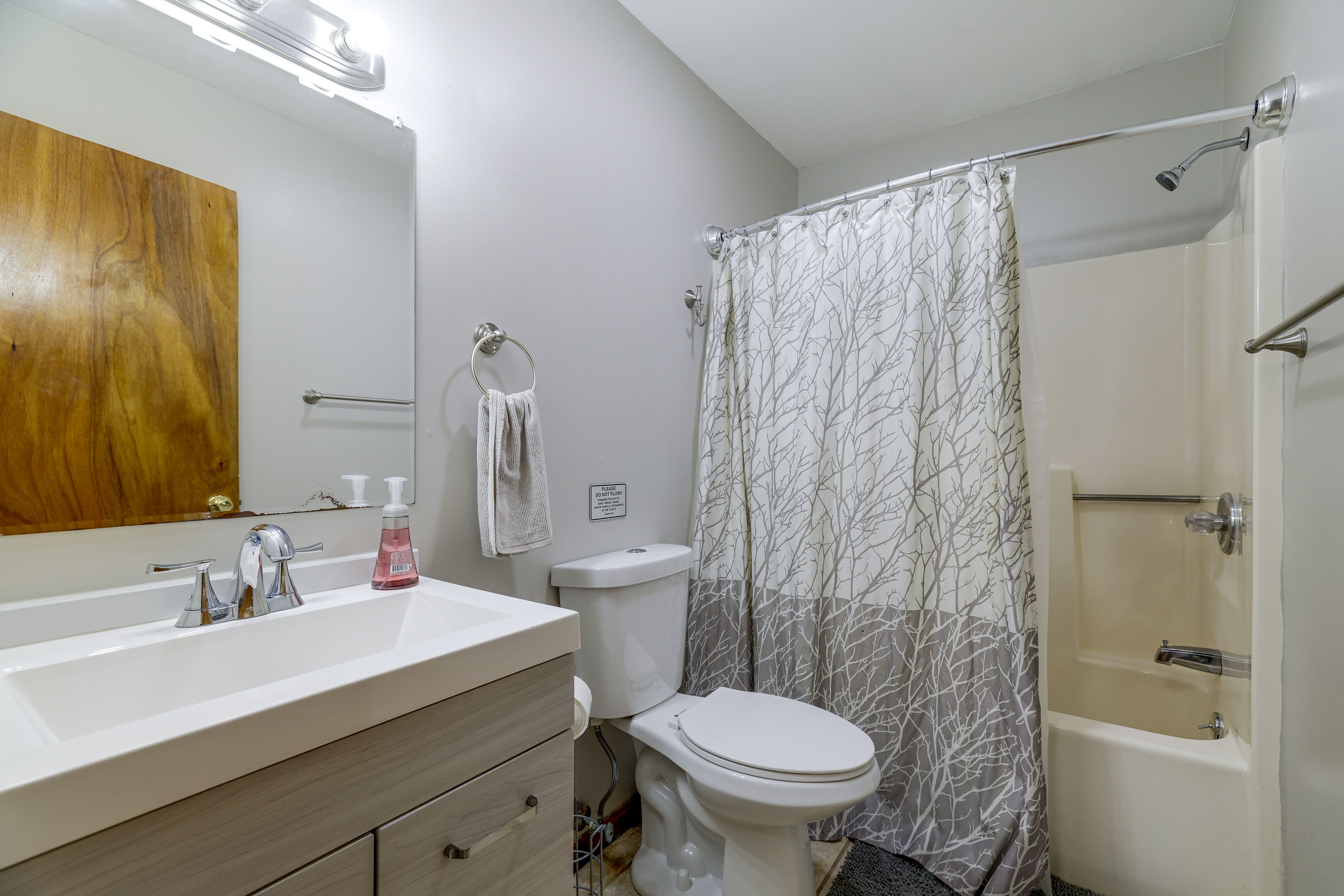 Full Bathroom | 2nd Floor