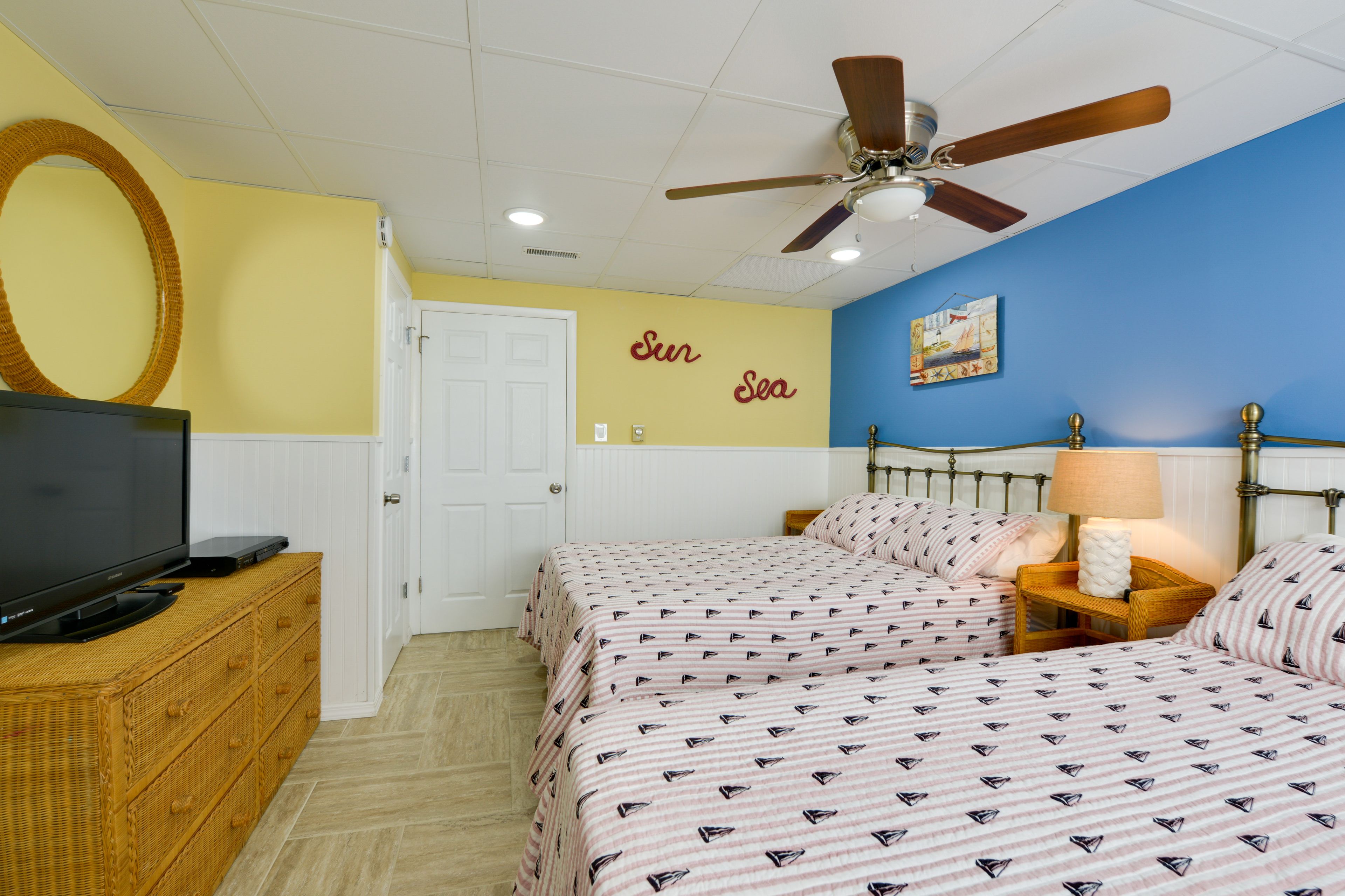Bedroom | Cable/Satellite TV | DVD Player