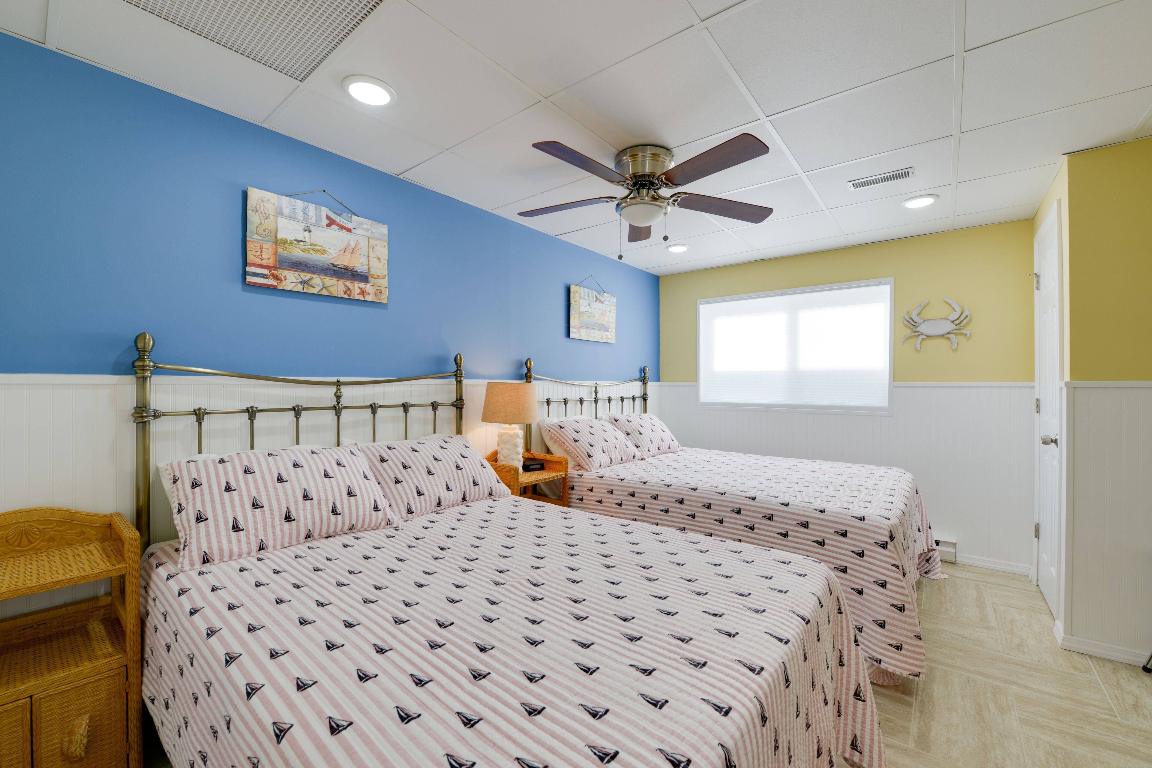 Bedroom | Queen Bed | Full Bed