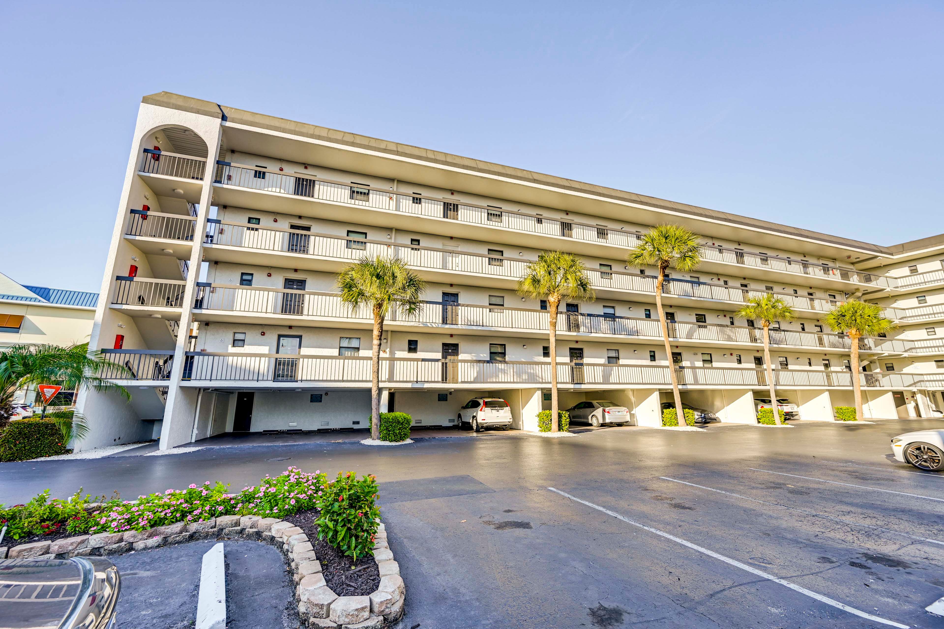 Parking | Community Lot (1 Vehicle)