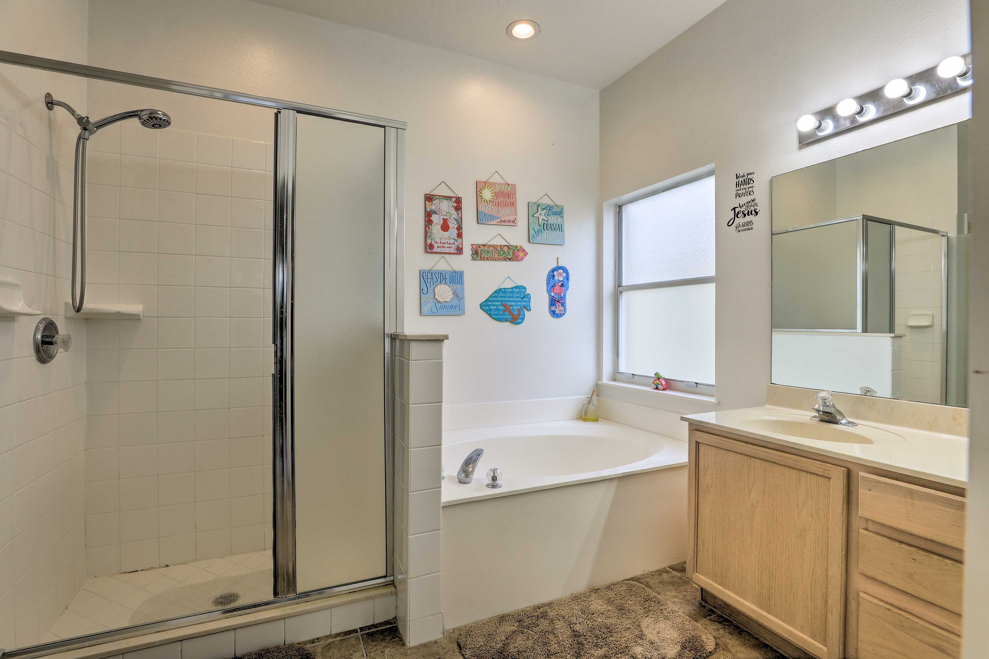 En-Suite Full Bathroom | Towels Provided