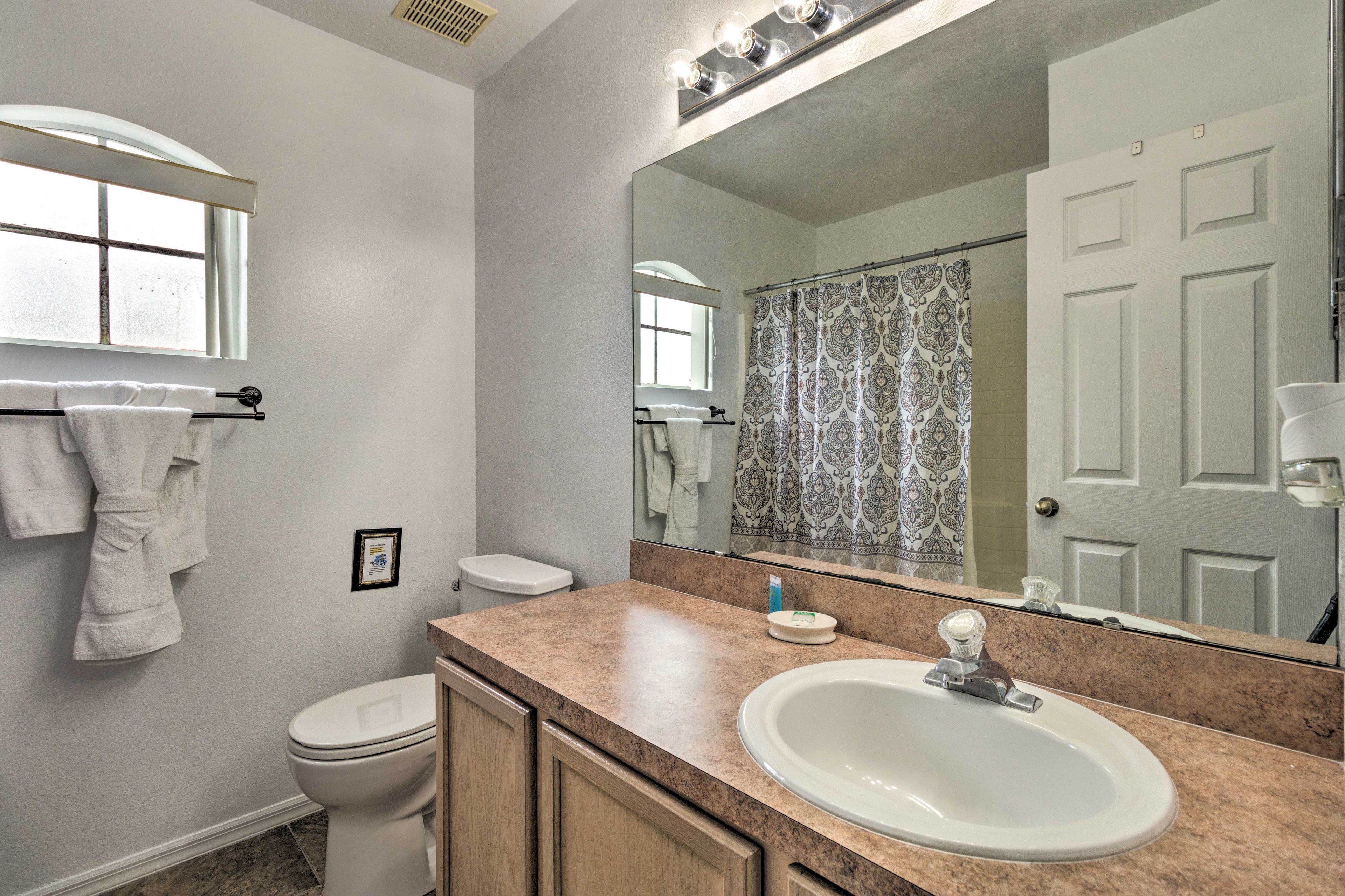 Full Bathroom | Towels Provided