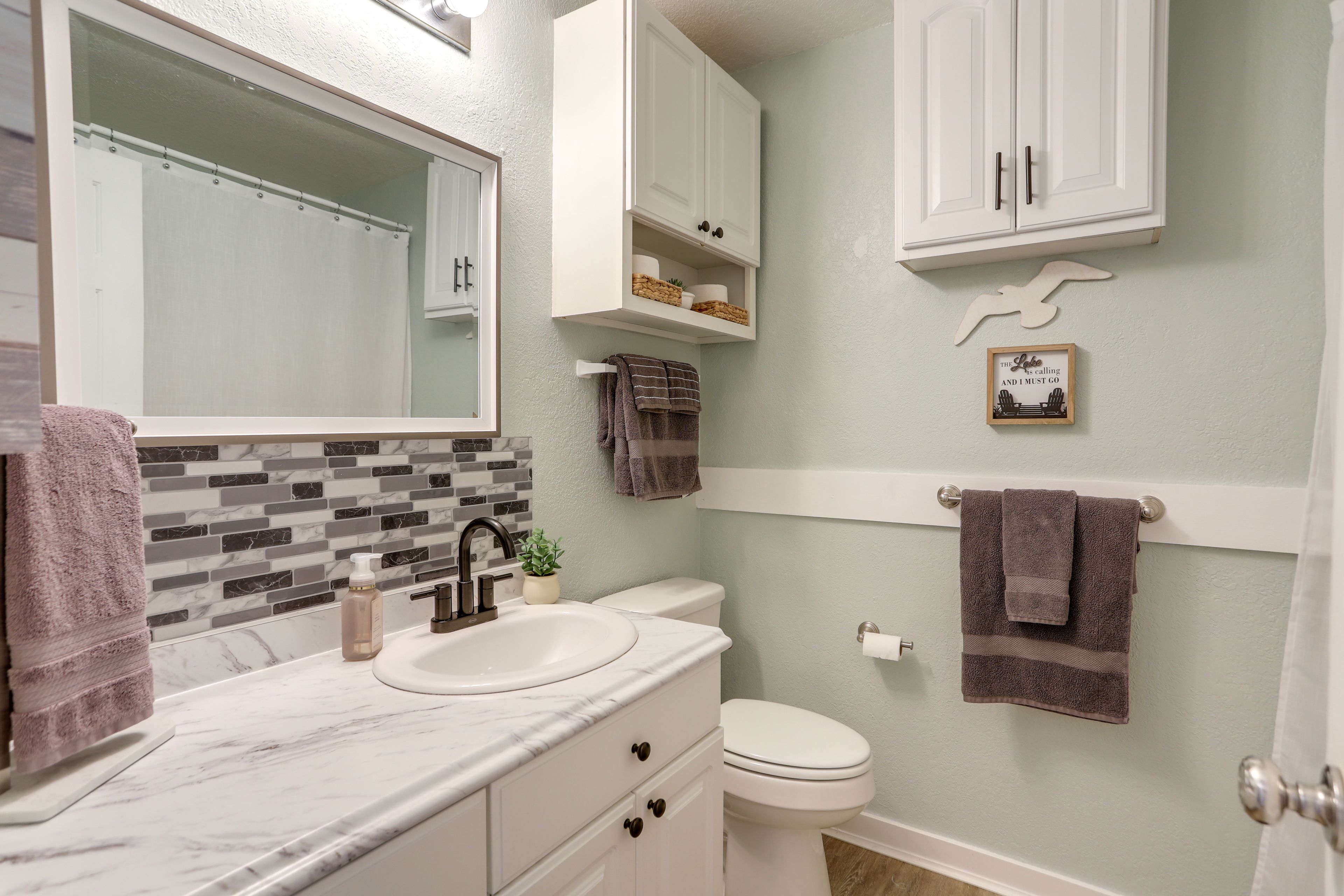 Full Bathroom | Linens & Towels Provided | Complimentary Toiletries