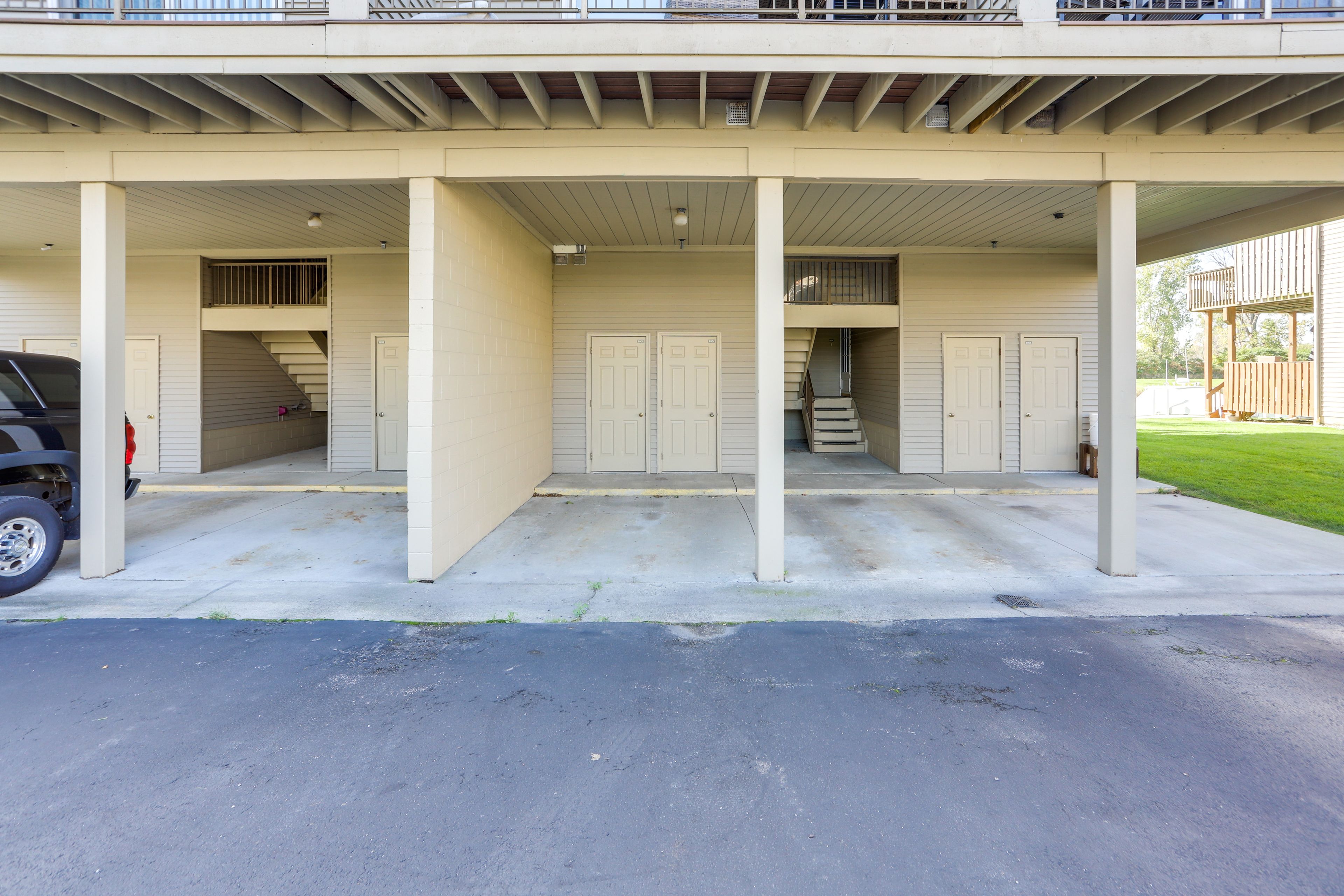 Condo Exterior | Garage (1 Vehicle) | Driveway (1 Vehicle)