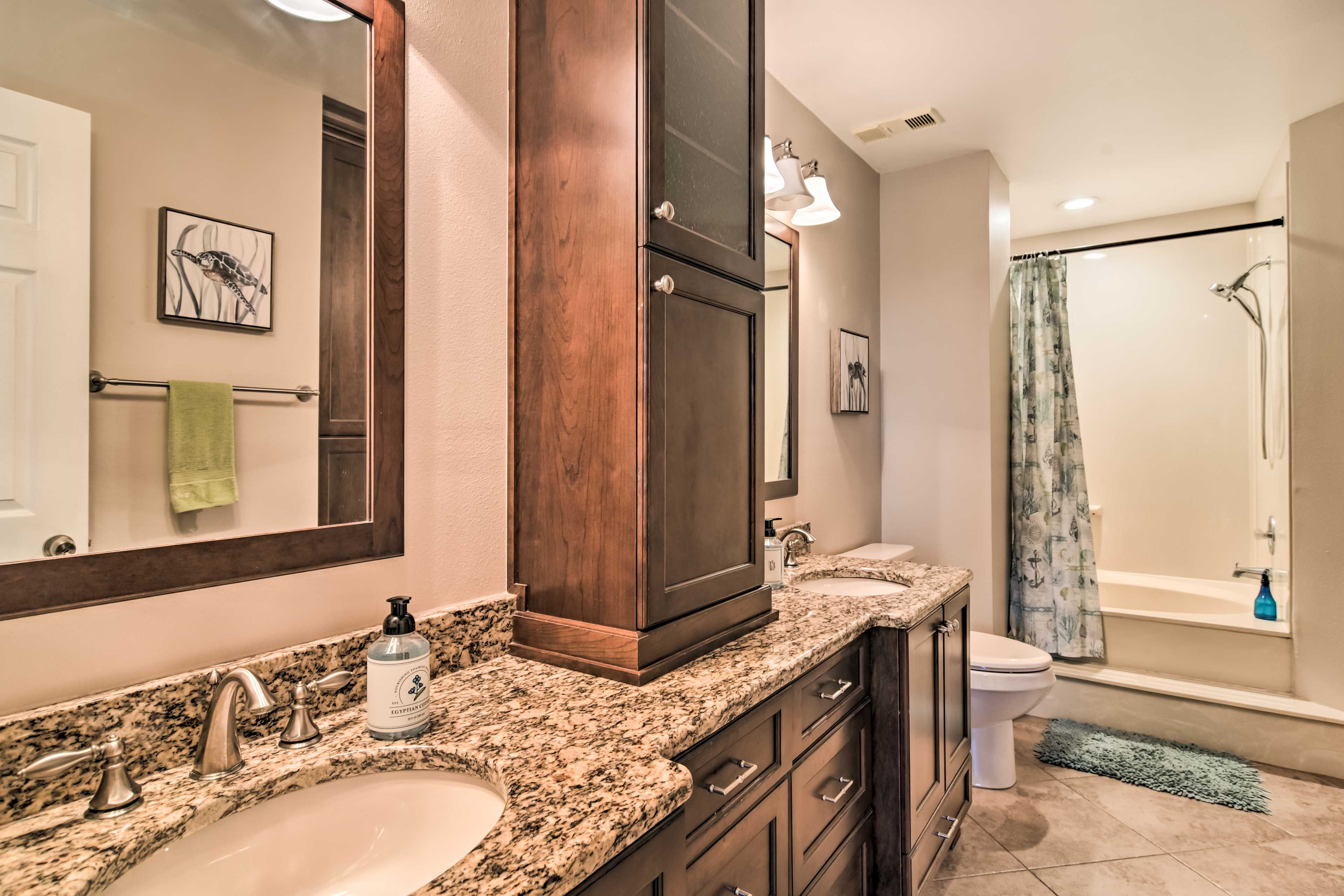 En-Suite Bathroom | Linens & Towels Provided