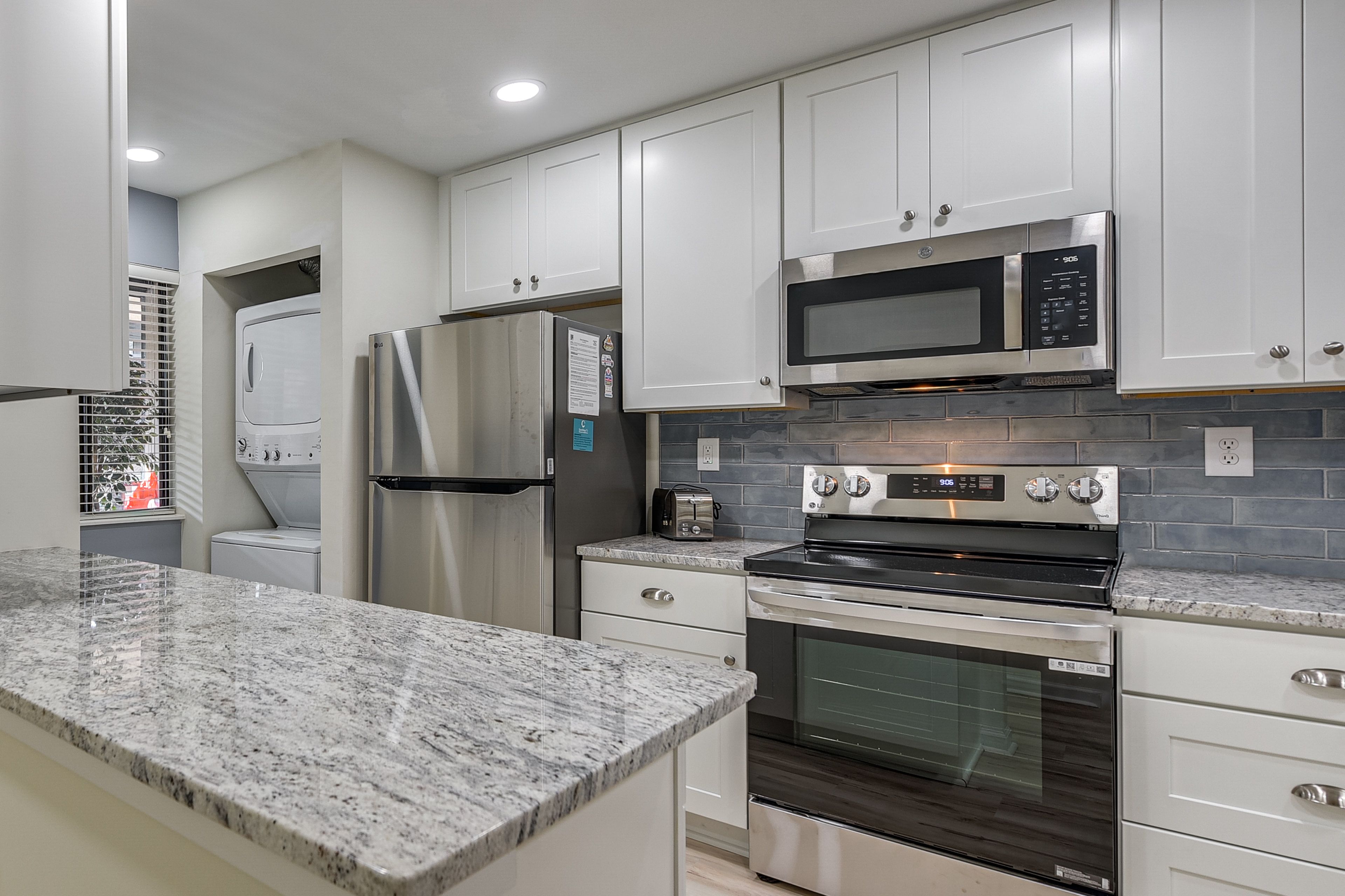 Kitchen | Fully Equipped | Cooking Basics | Dishware/Flatware | Washer/Dryer