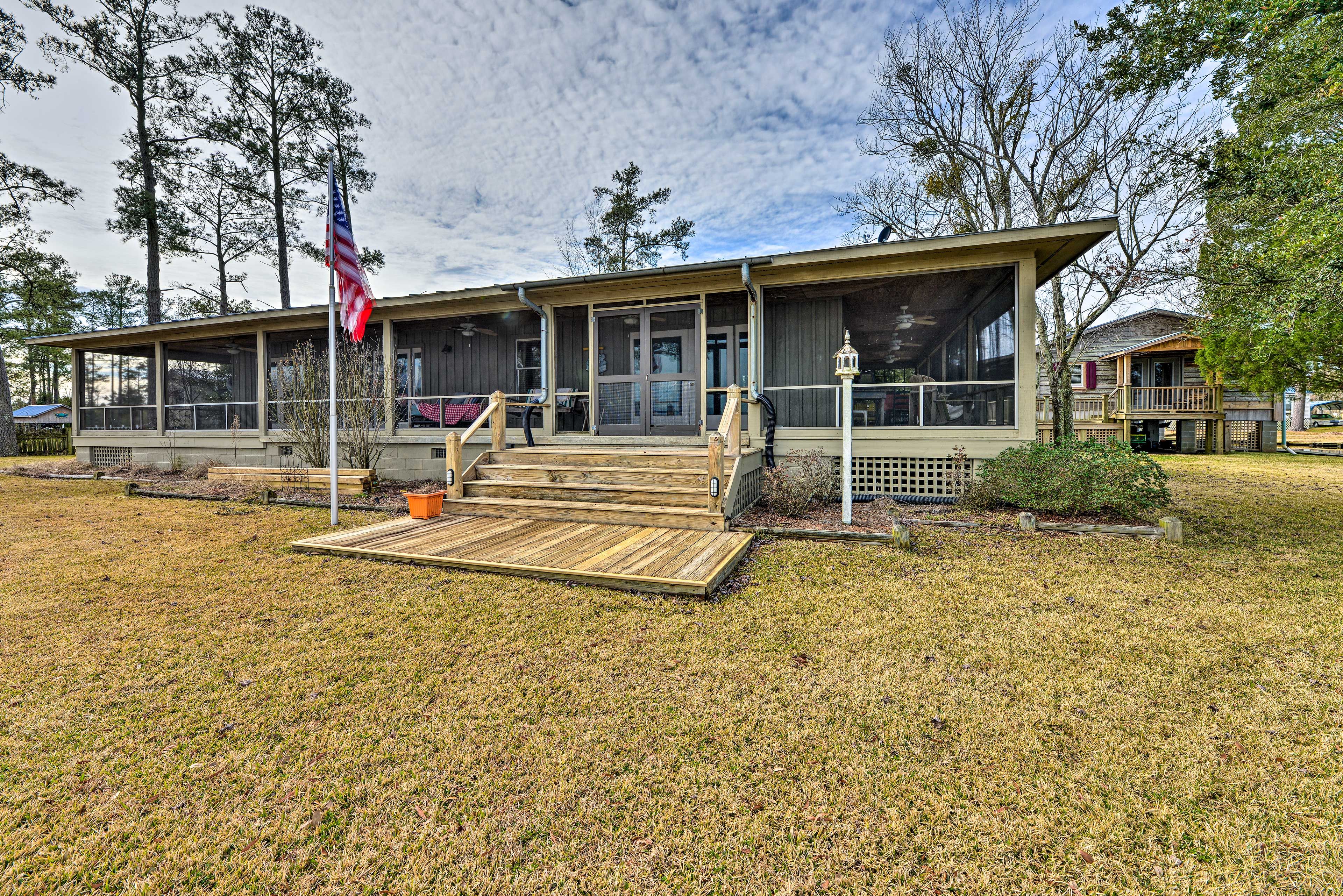 Exterior Space | Steps Required | Pets Welcome