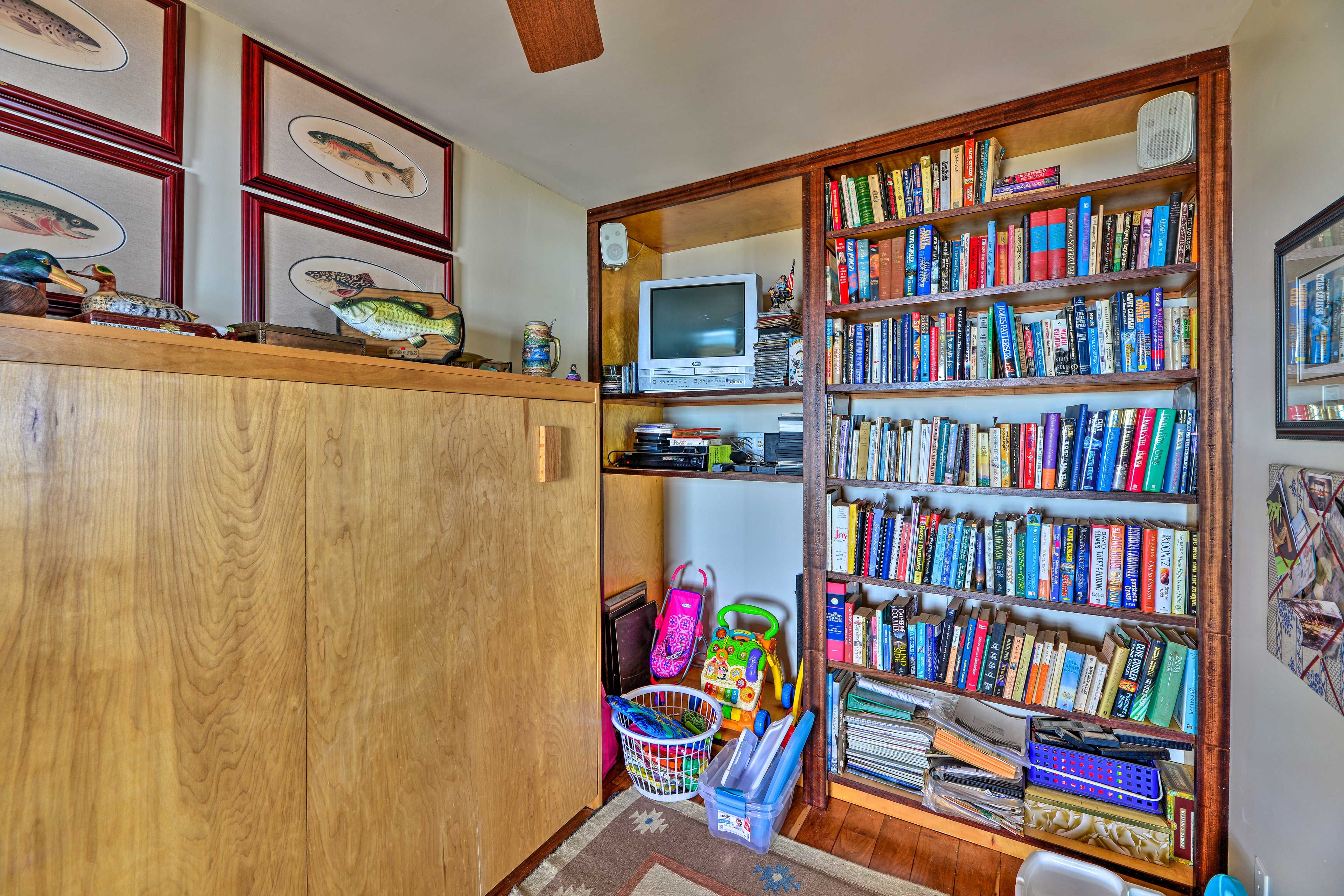 Library | Full Murphy Bed