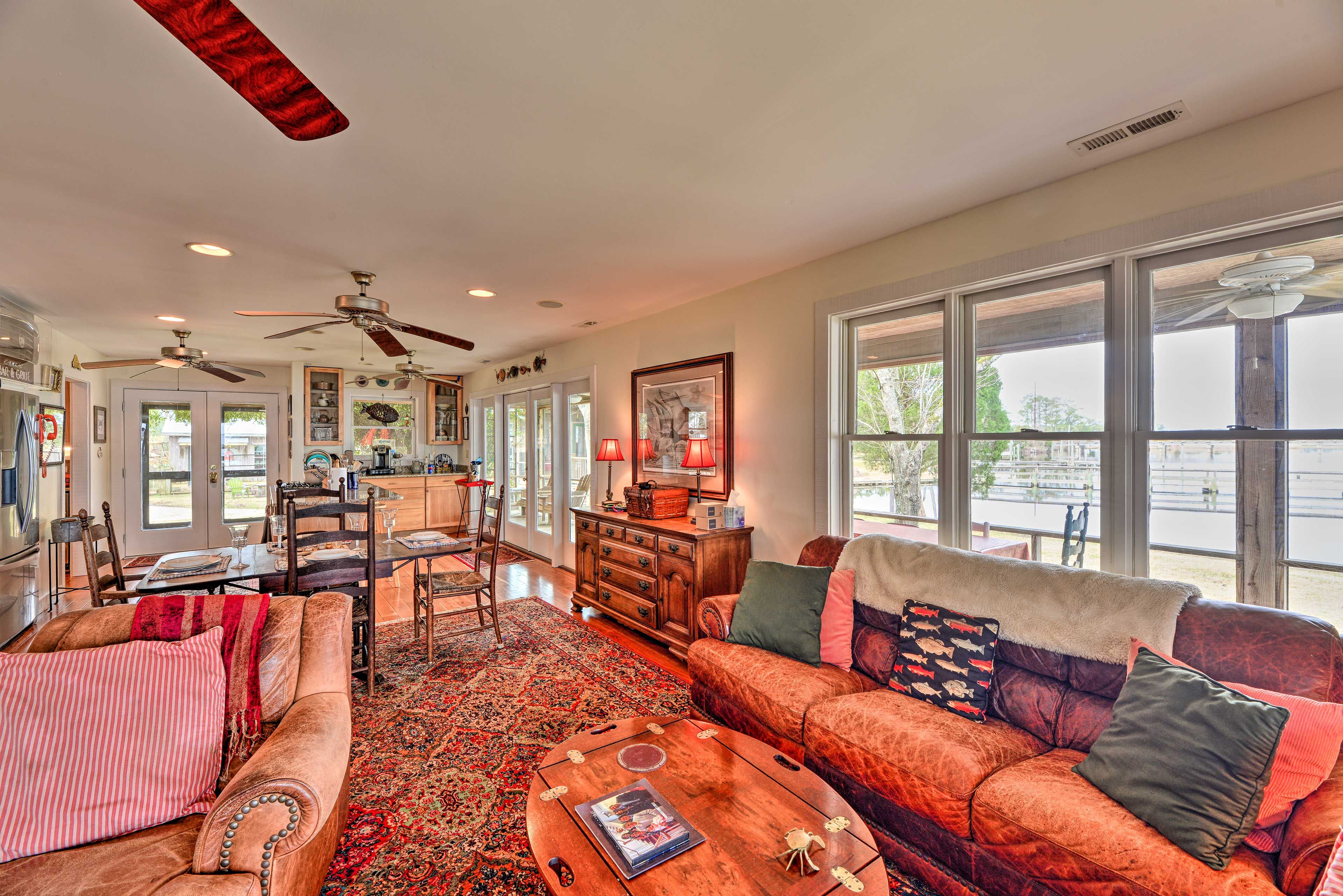 Living Room | Central Air Conditioning/Heat