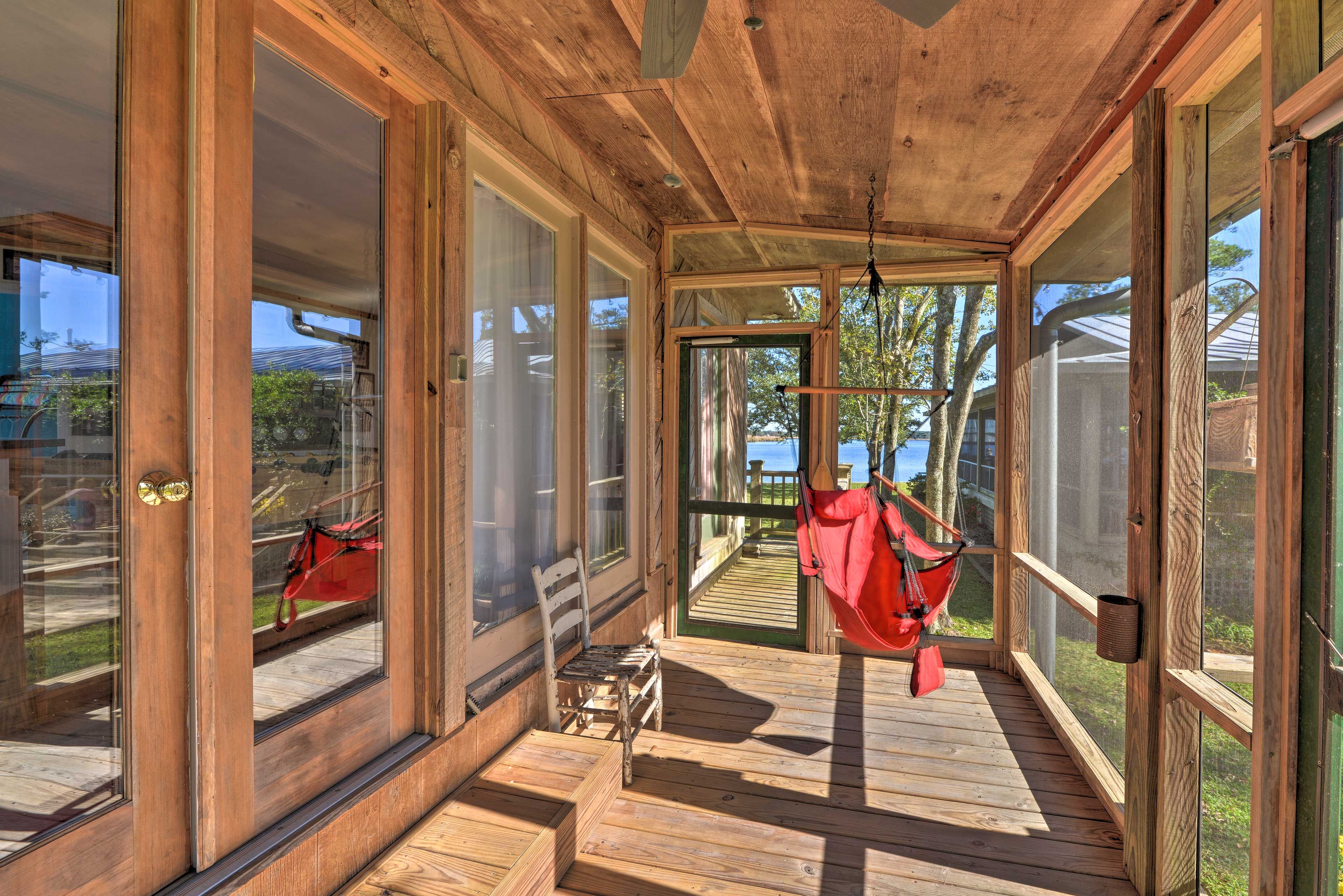 Screened-In Porch | Outdoor Seating