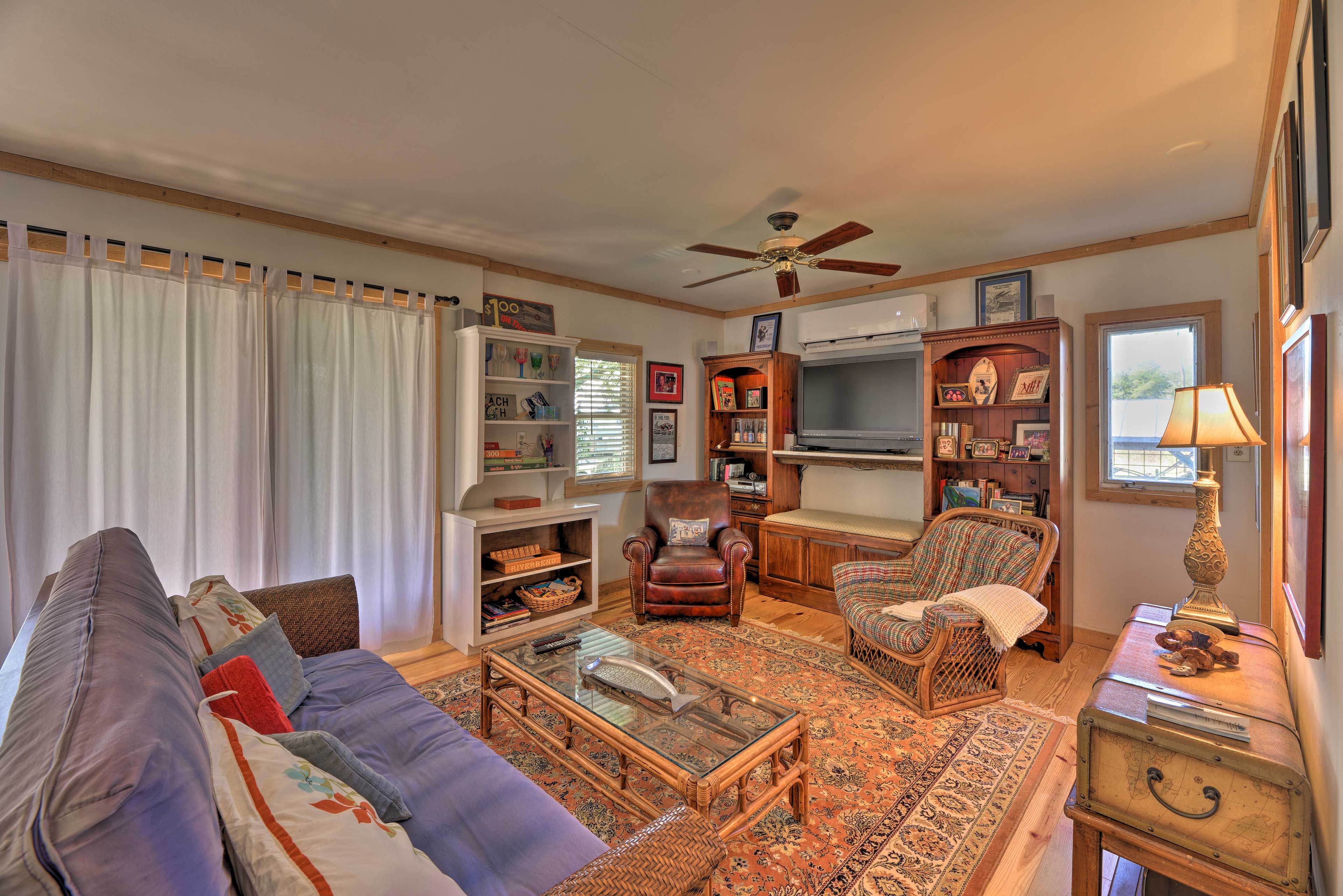 Living Room | Futon | Cable TV