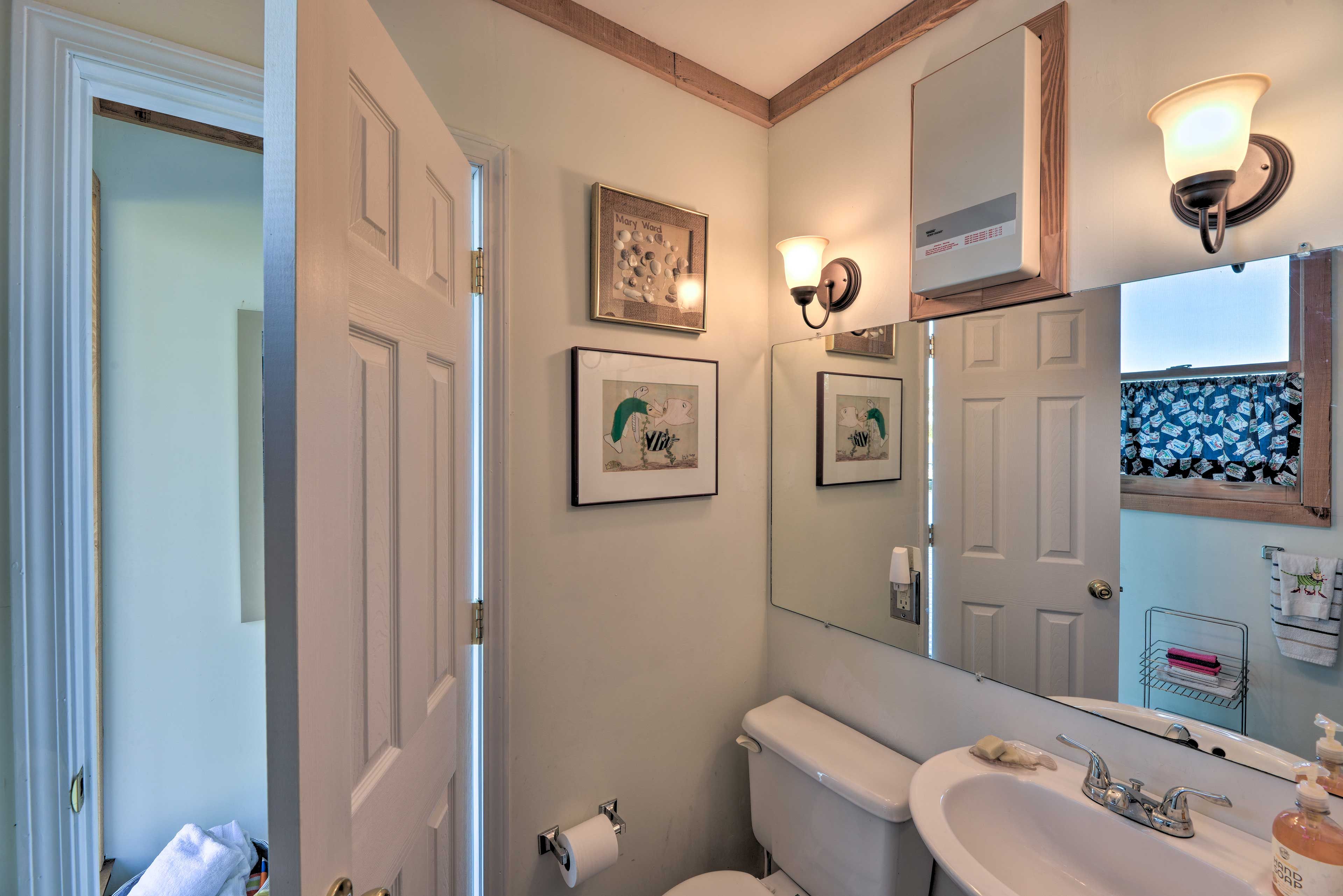 Full Bathroom | Towels Provided