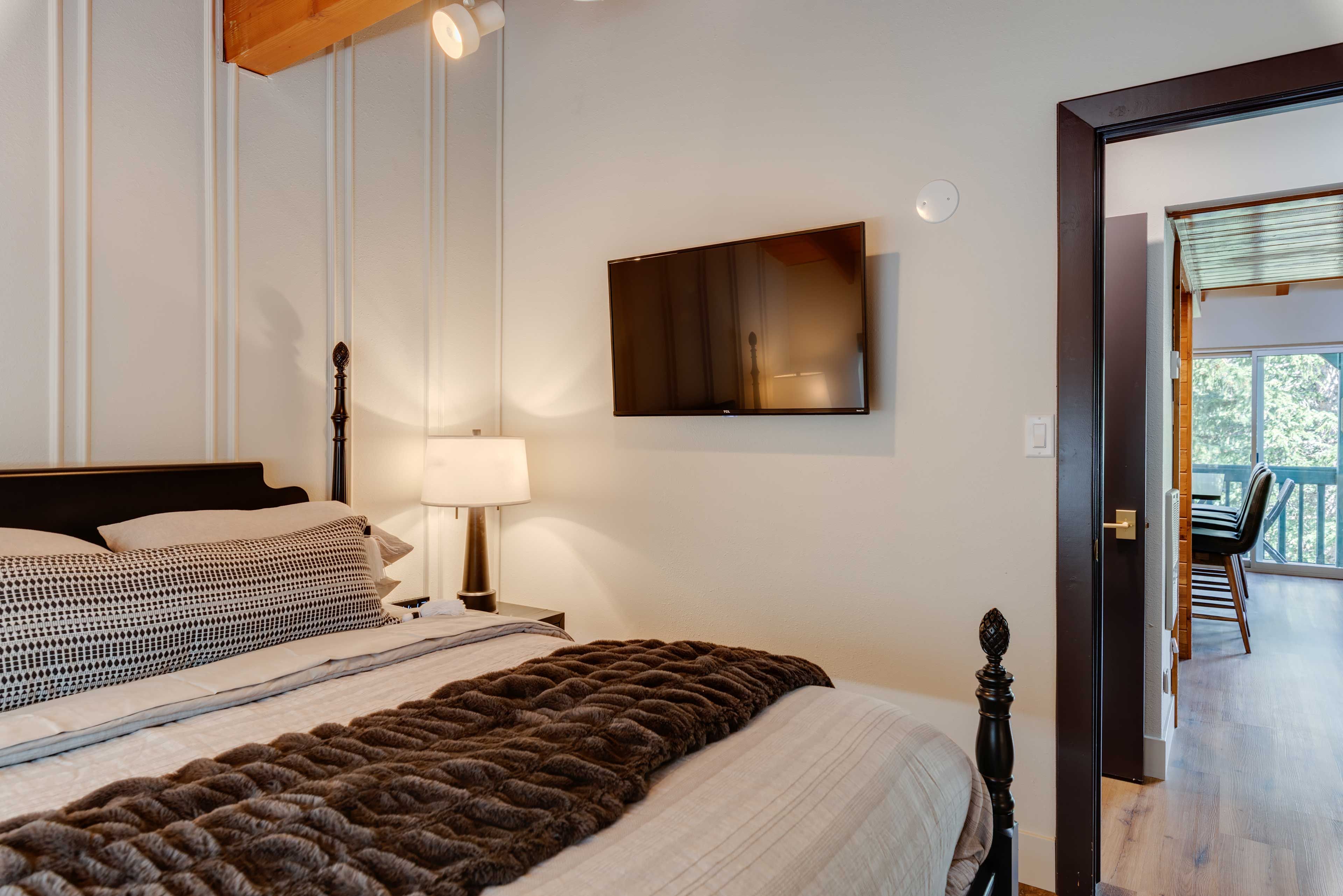 Bedroom 1 | Queen Bed