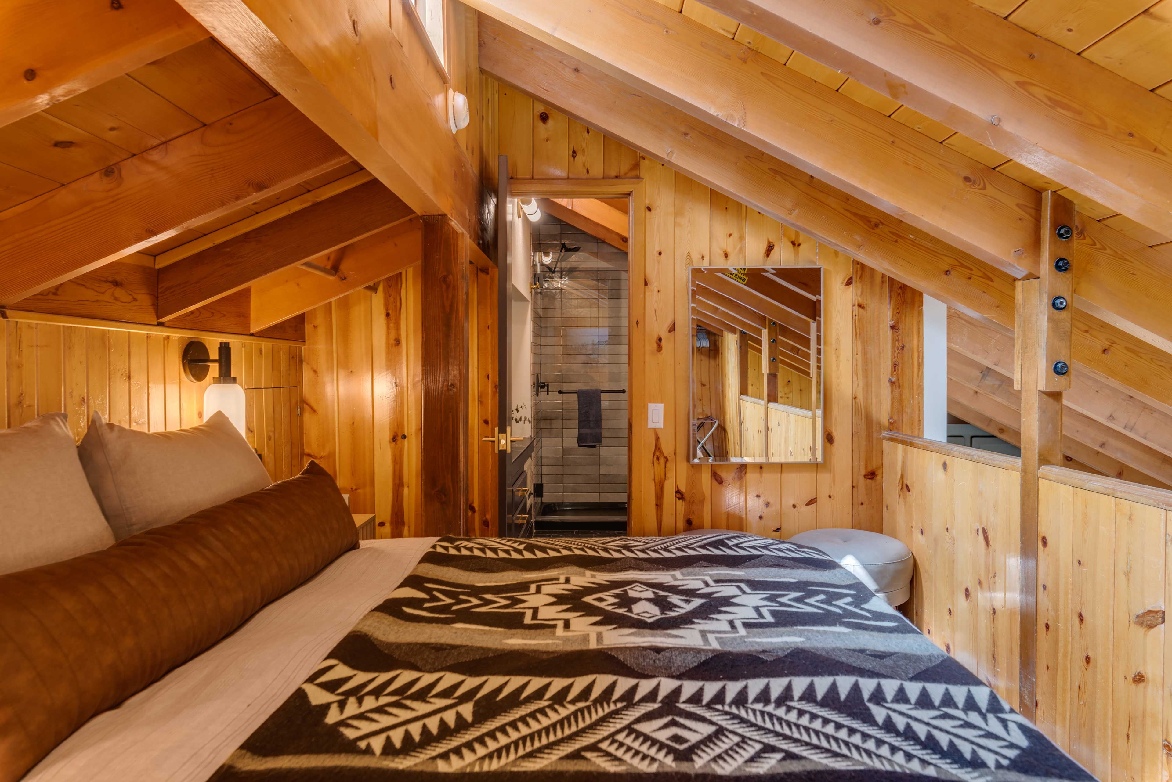 Bedroom 3 (Loft) | Queen Bed