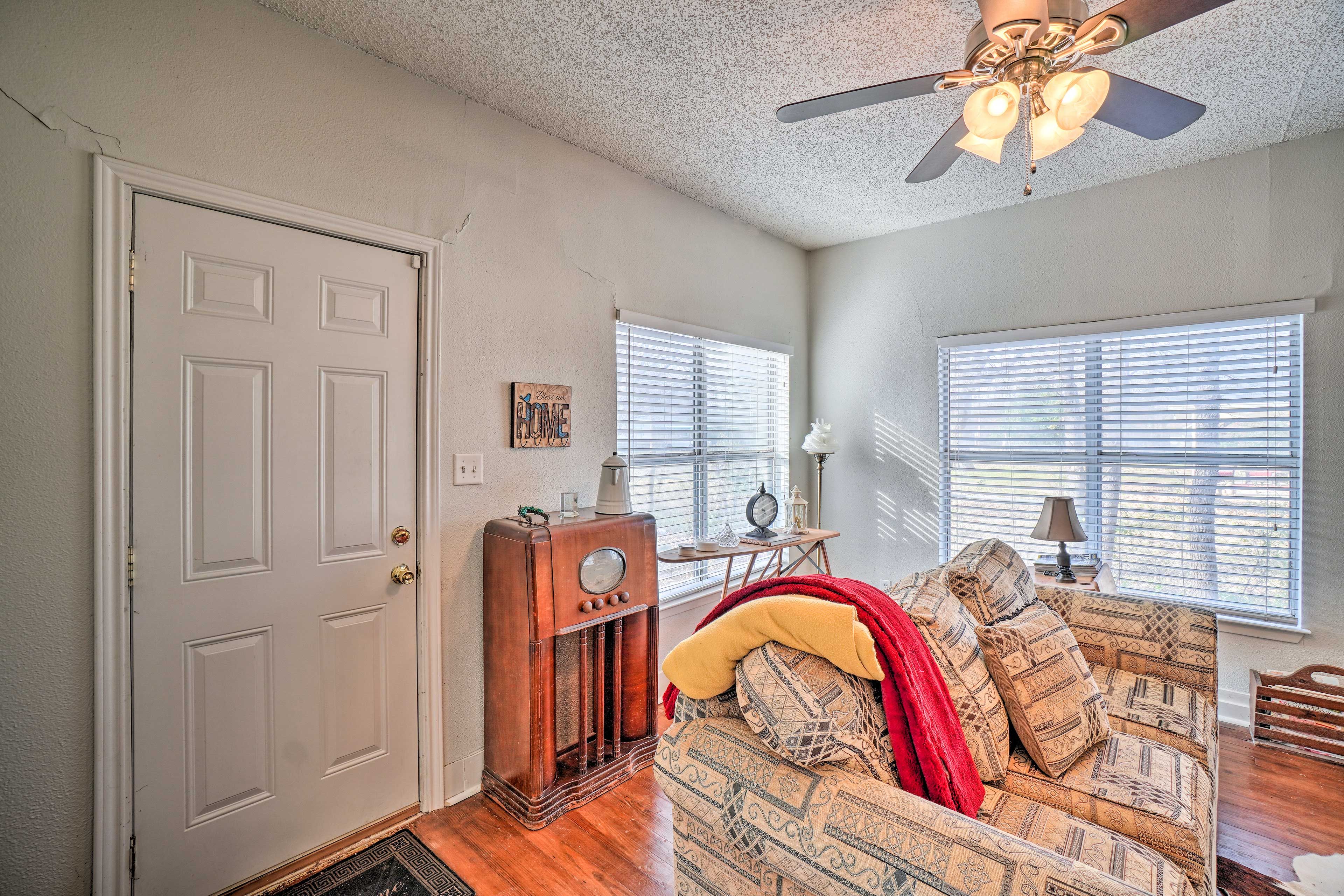 Living Room | Air Conditioning