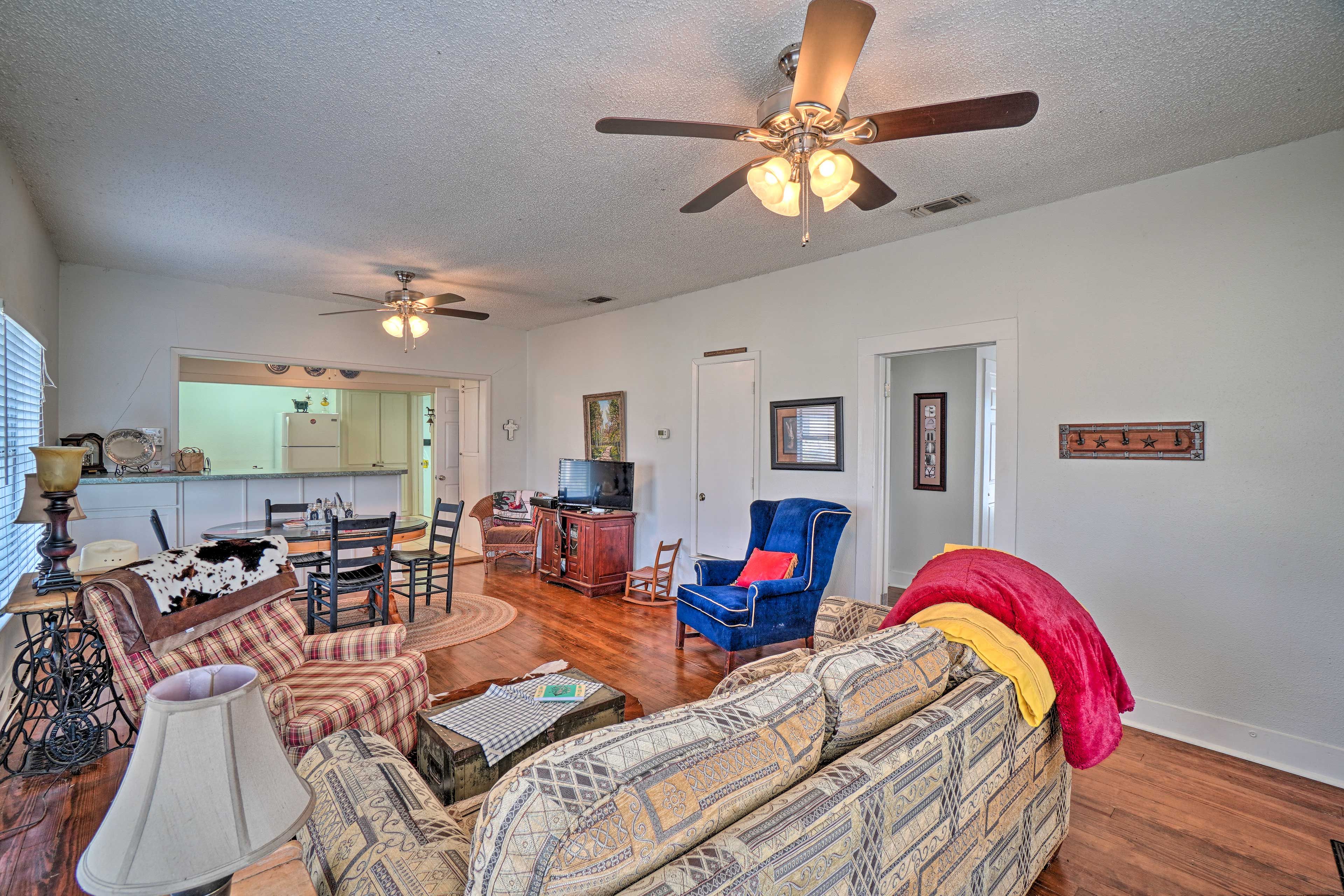 Jacksboro Vacation Rental | 2BR | 1BA | Sleeps 4-6