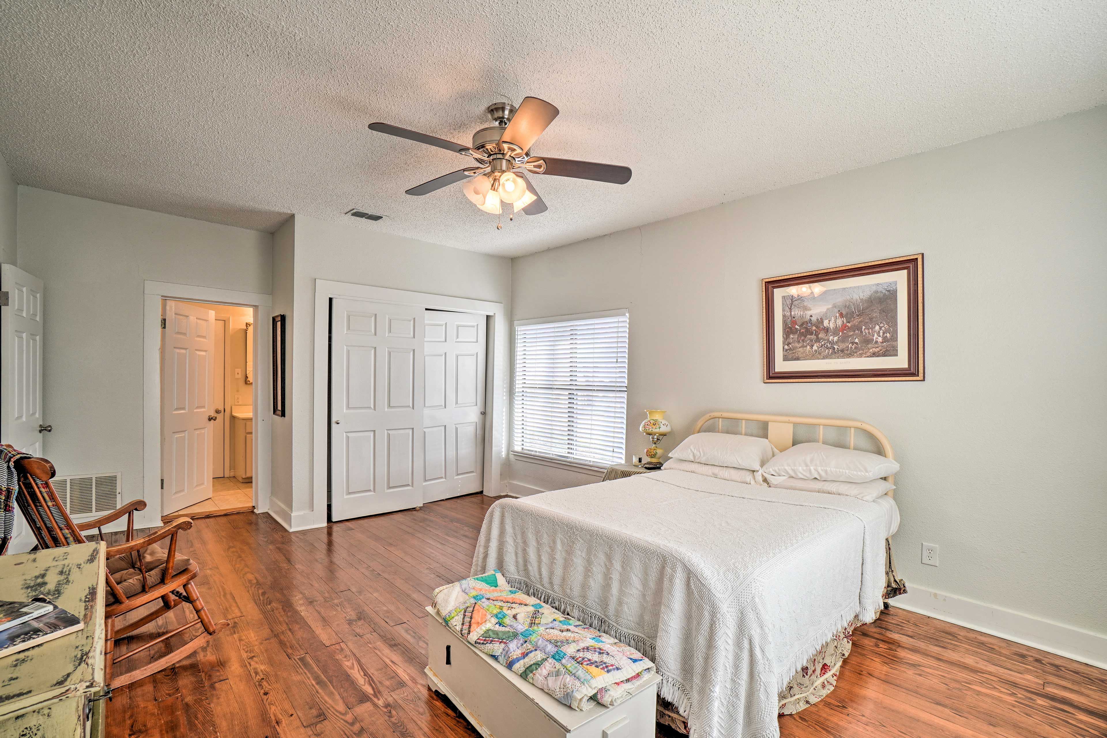 Bedroom 1 | Jack-And-Jill Bathroom